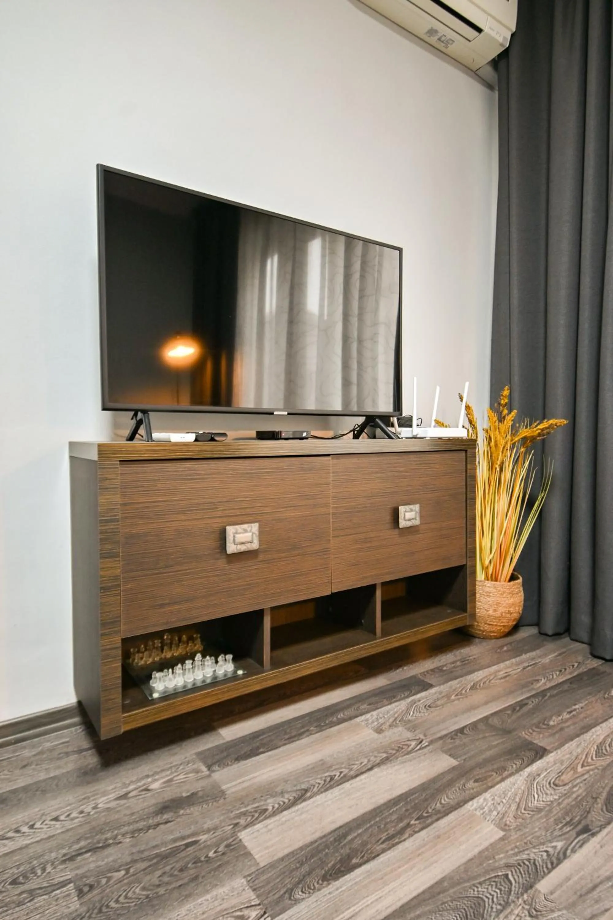 TV and multimedia in Starflat Quiet Parkside Suite