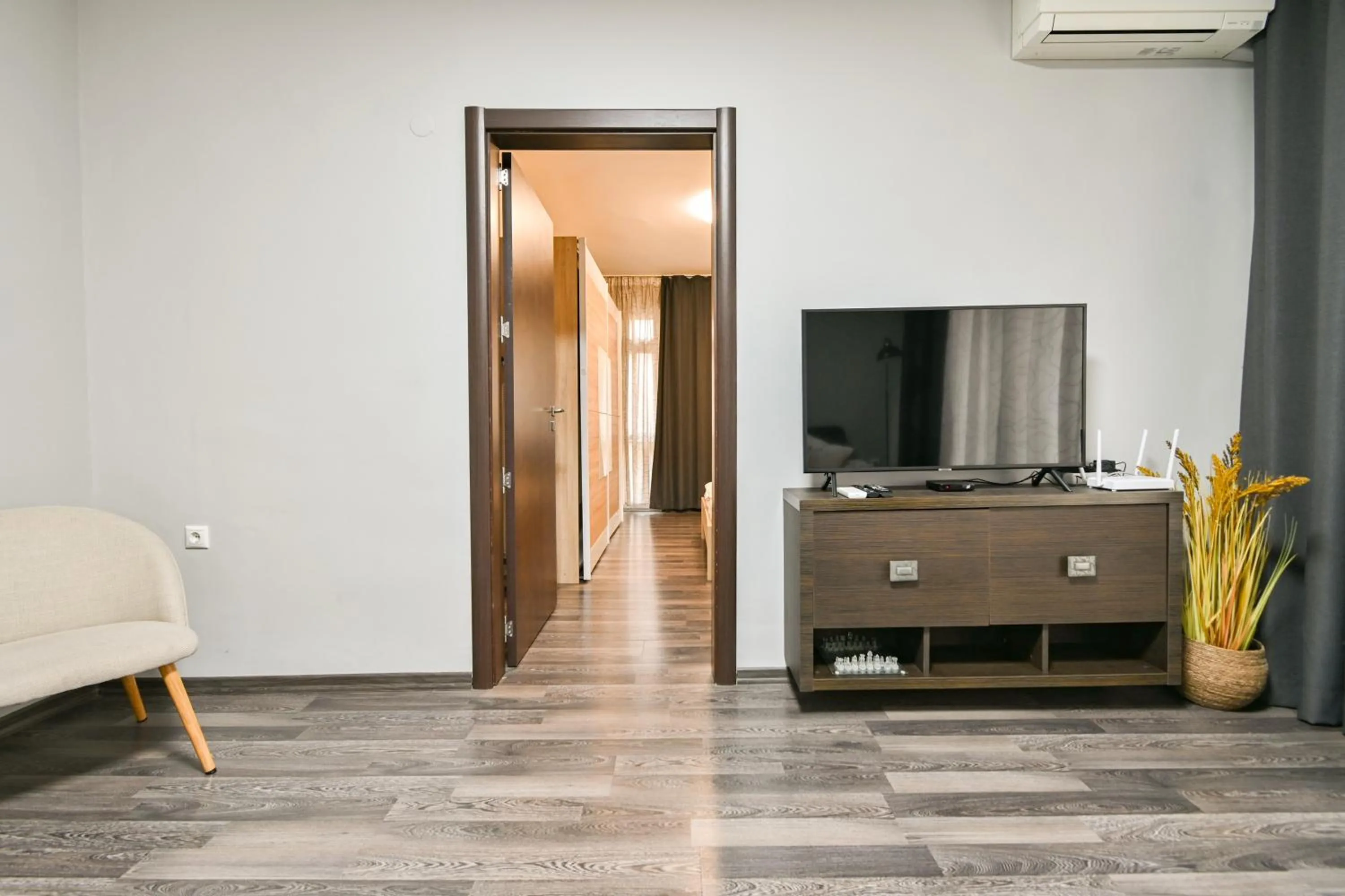 TV and multimedia in Starflat Quiet Parkside Suite