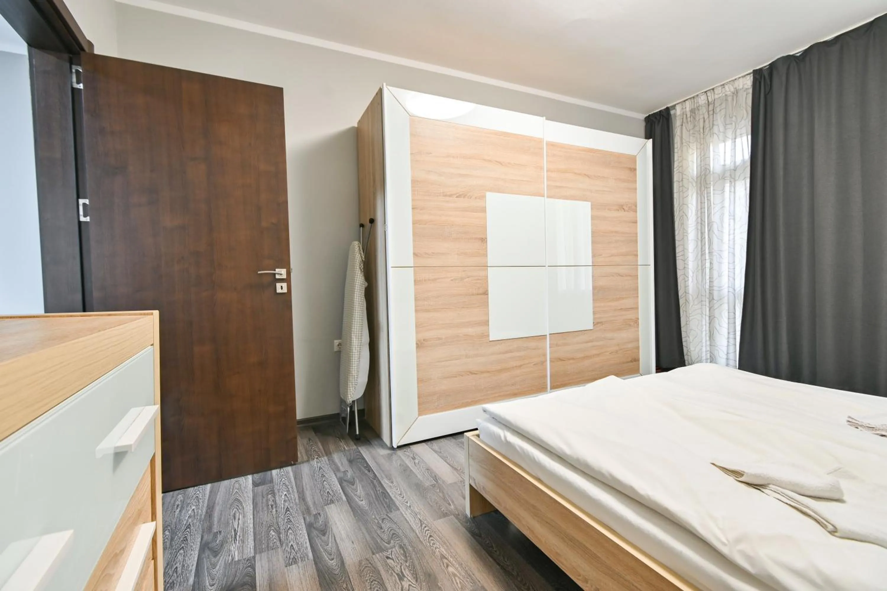 Bed in Starflat Quiet Parkside Suite