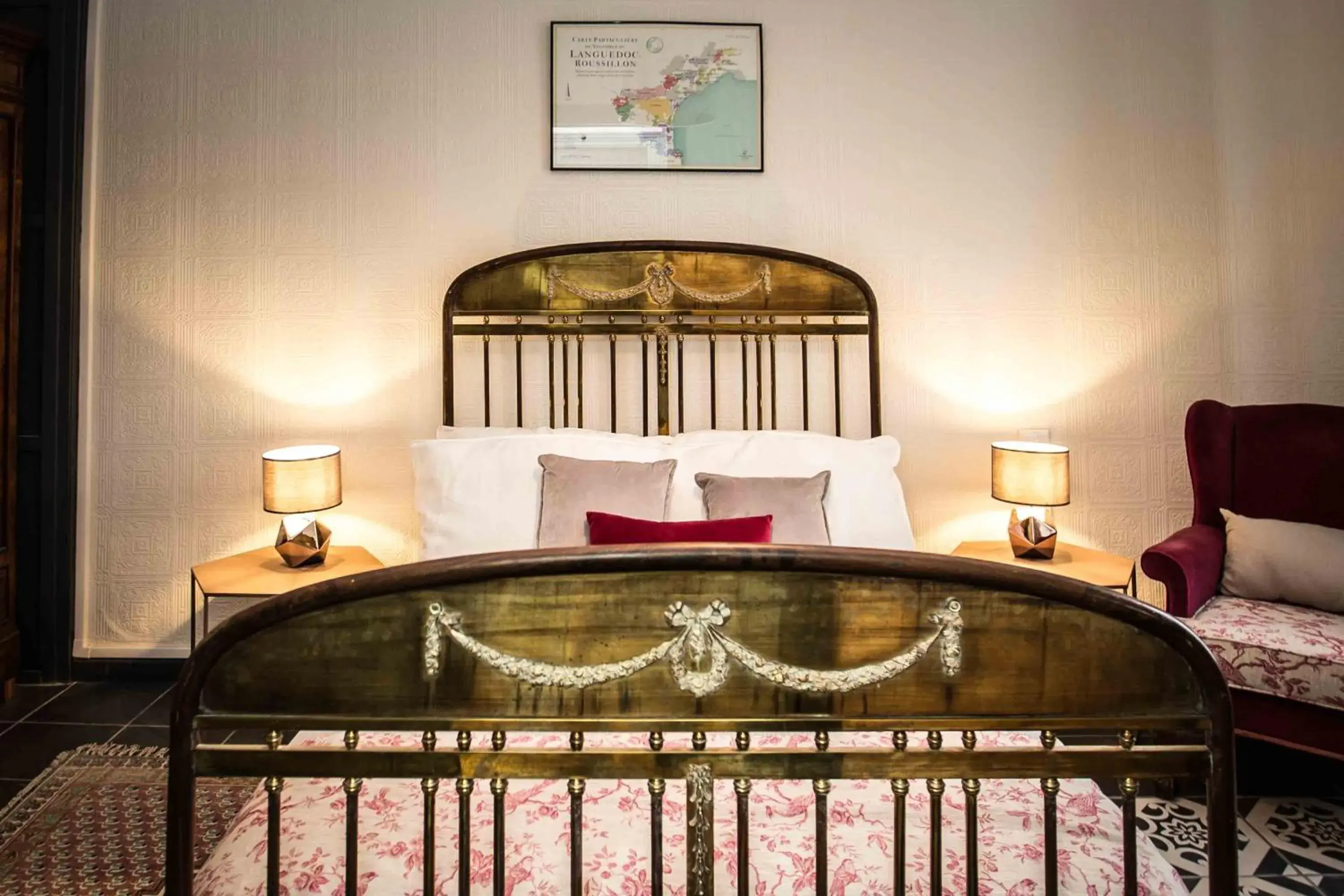 Double Room in Carcassonne Townhouse Double Room in Carcassonne Townhouse