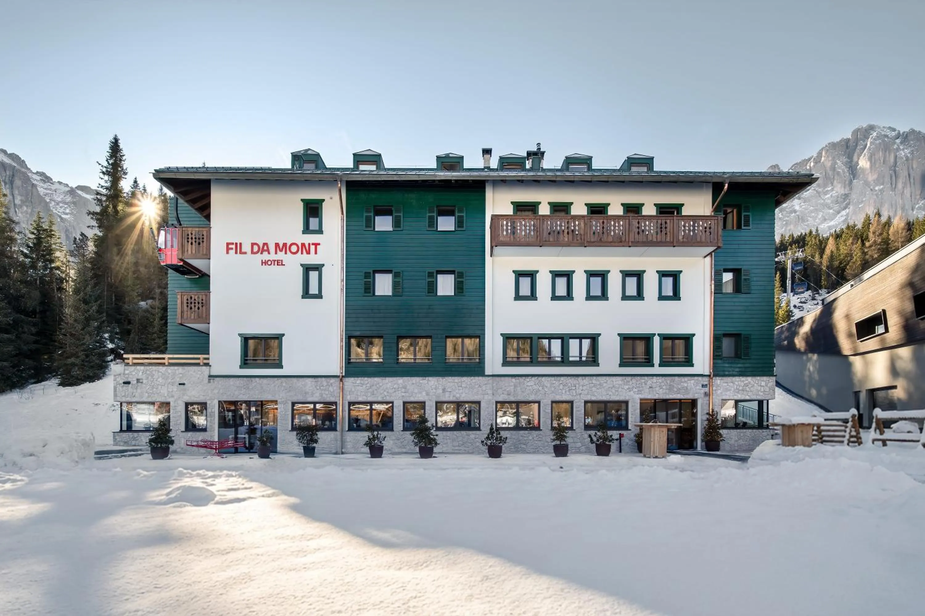 Property building in Hotel Fil Da Mont