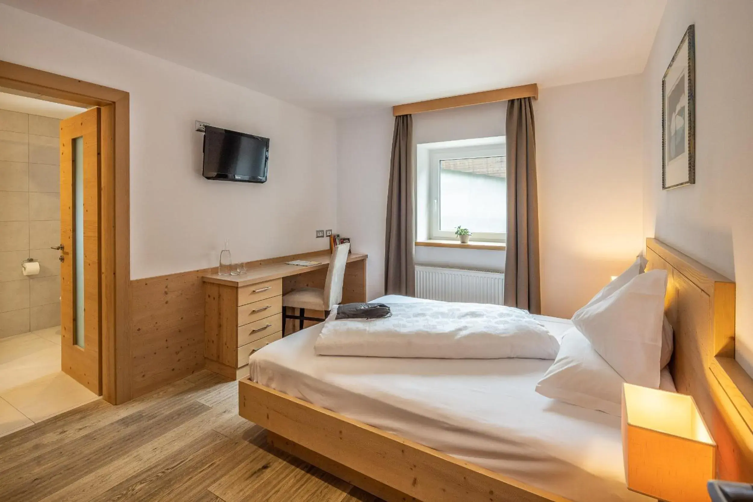 Double Room with Mountain View in Hotel Sella***s Double Room with Mountain View in Hotel Sella***s