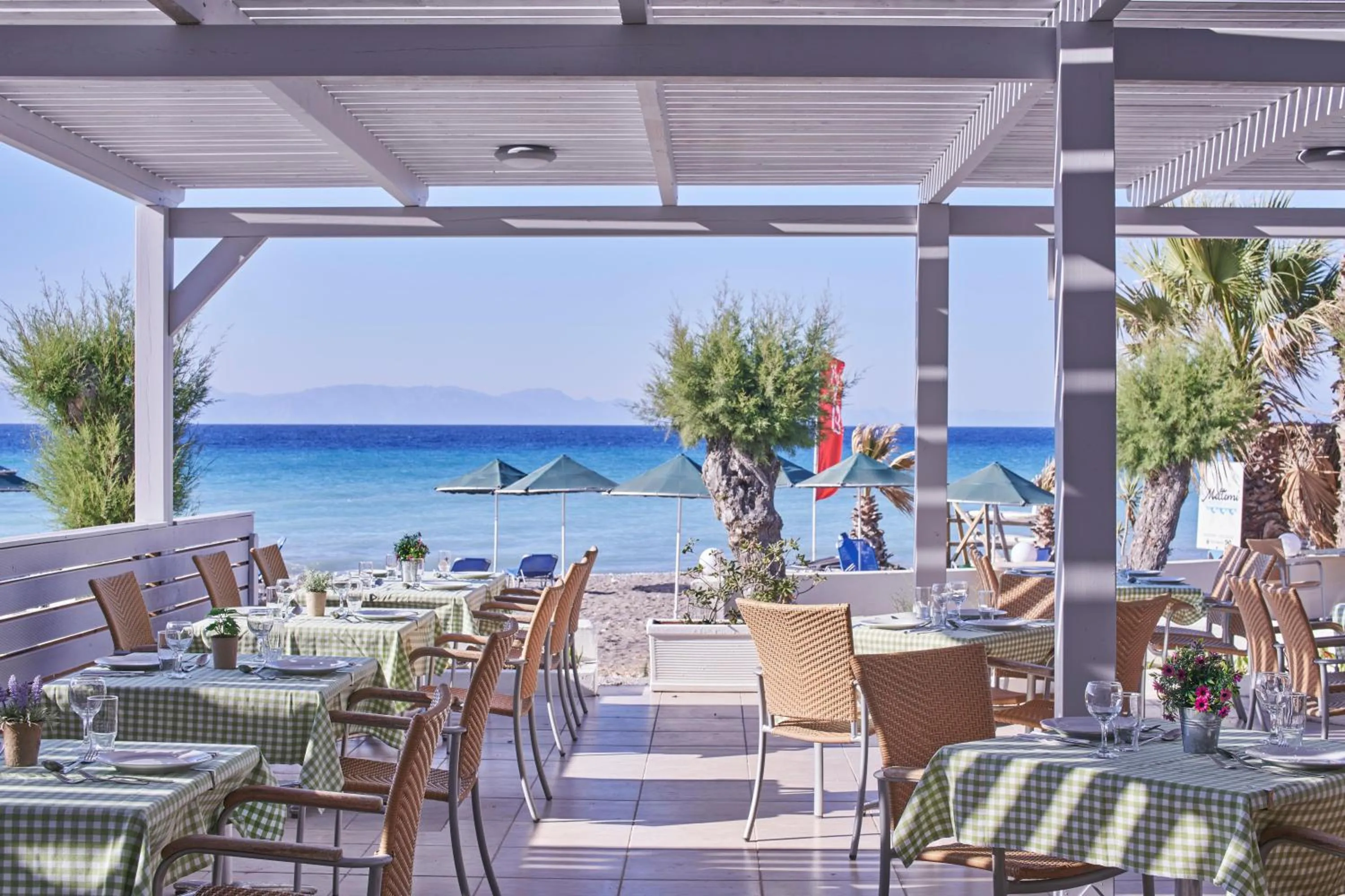 Restaurant/Places to Eat in Blue Bay Resort