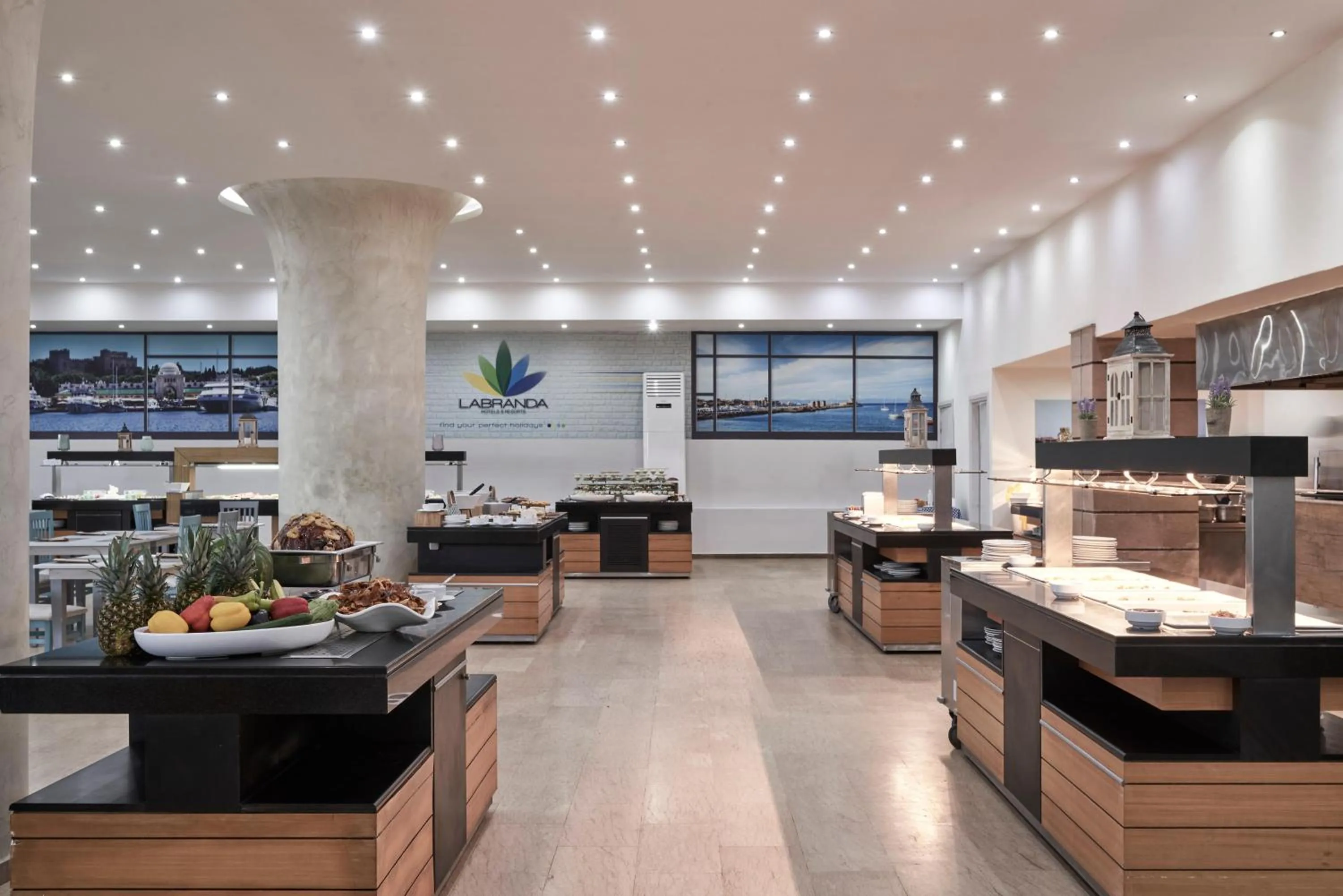 Restaurant/Places to Eat in Blue Bay Resort