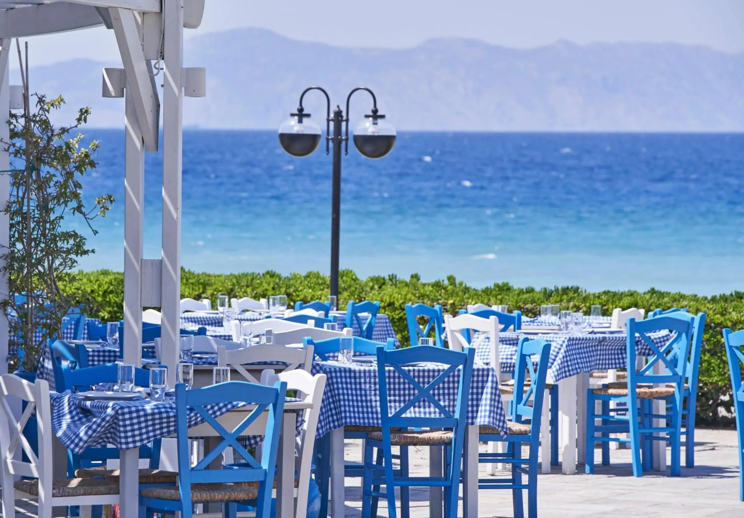 Restaurant/Places to Eat in Blue Bay Resort Restaurant/Places to Eat in Blue Bay Resort