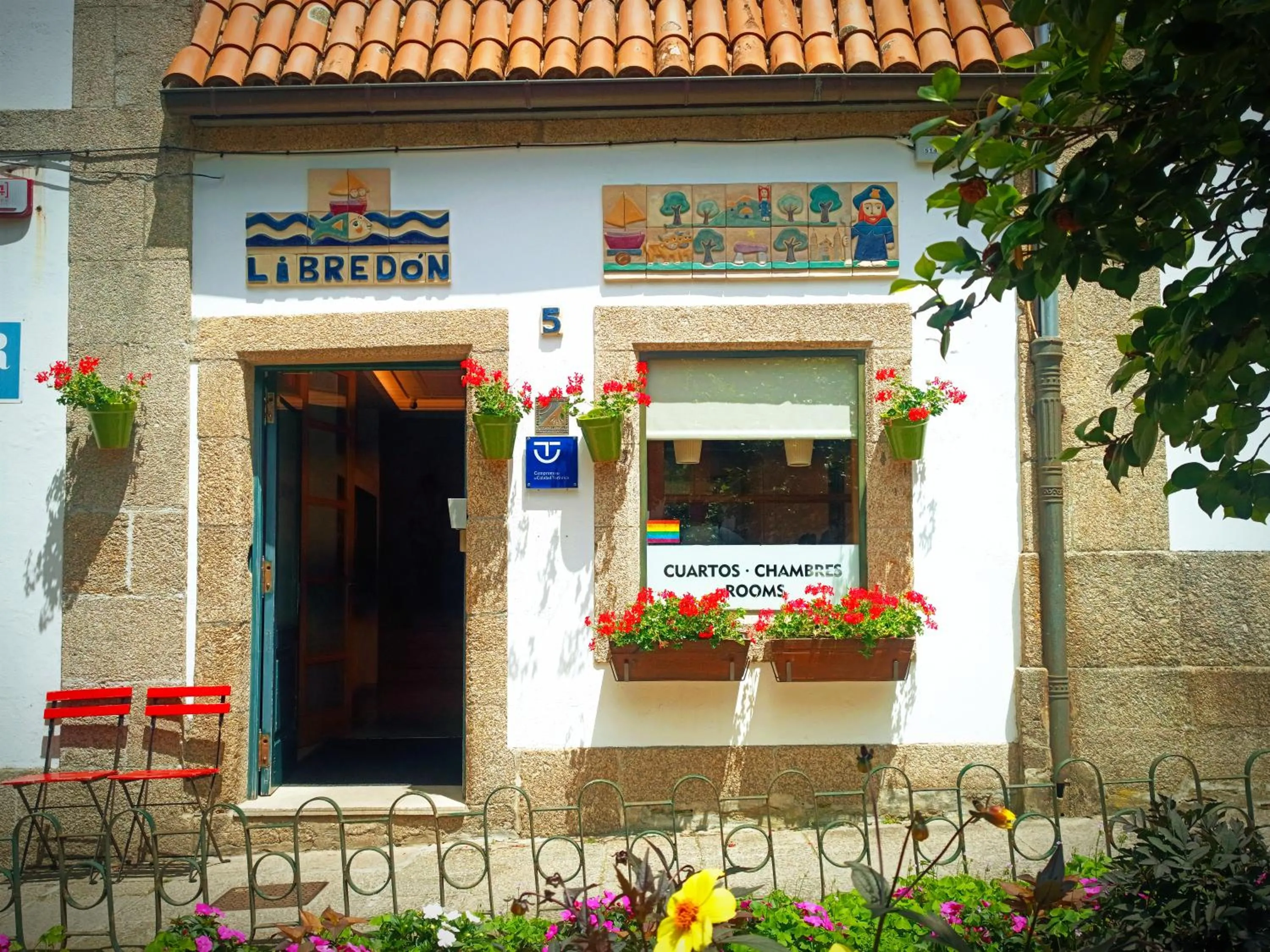 Property building in Libredón Rooms