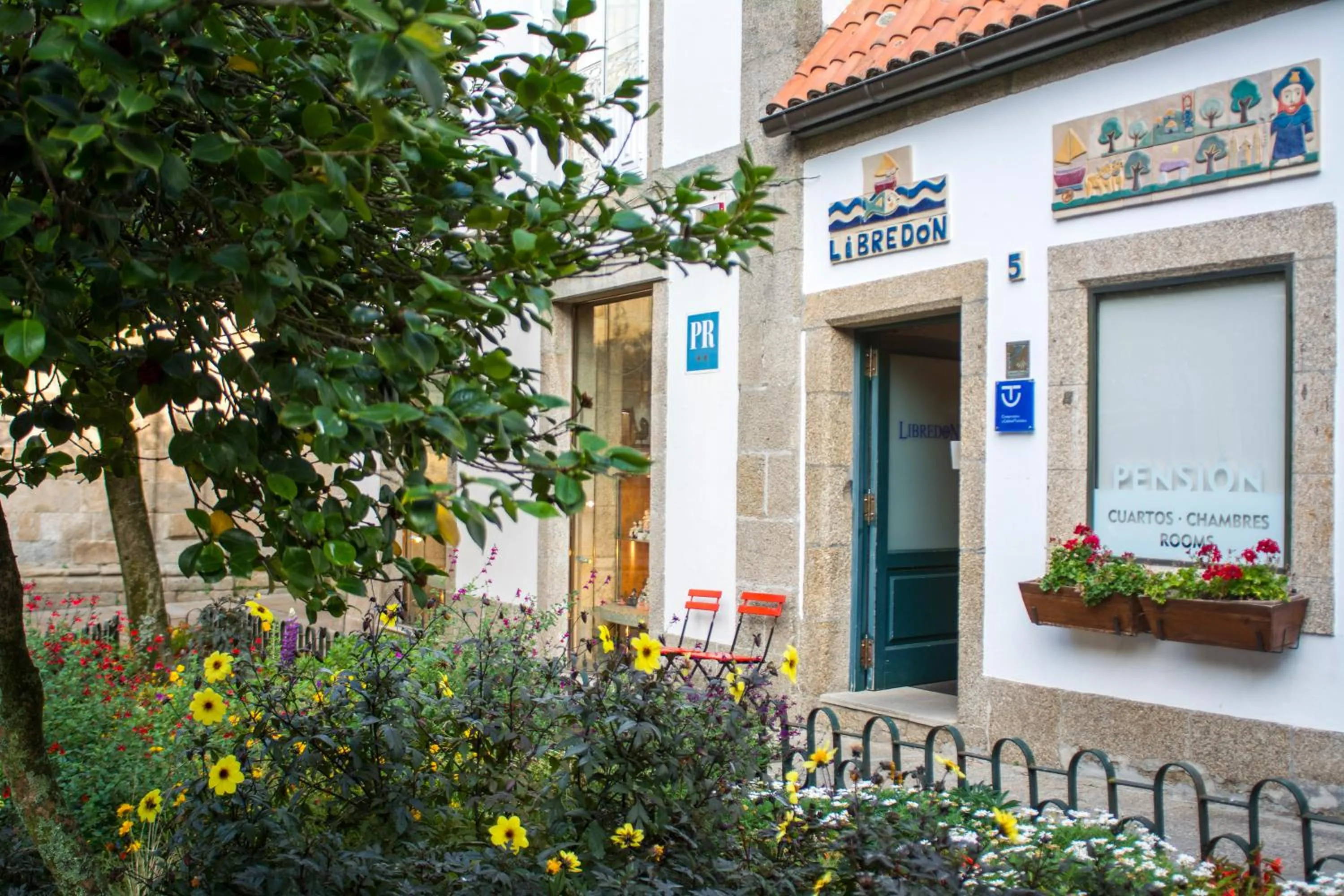 Property building in Libredón Rooms