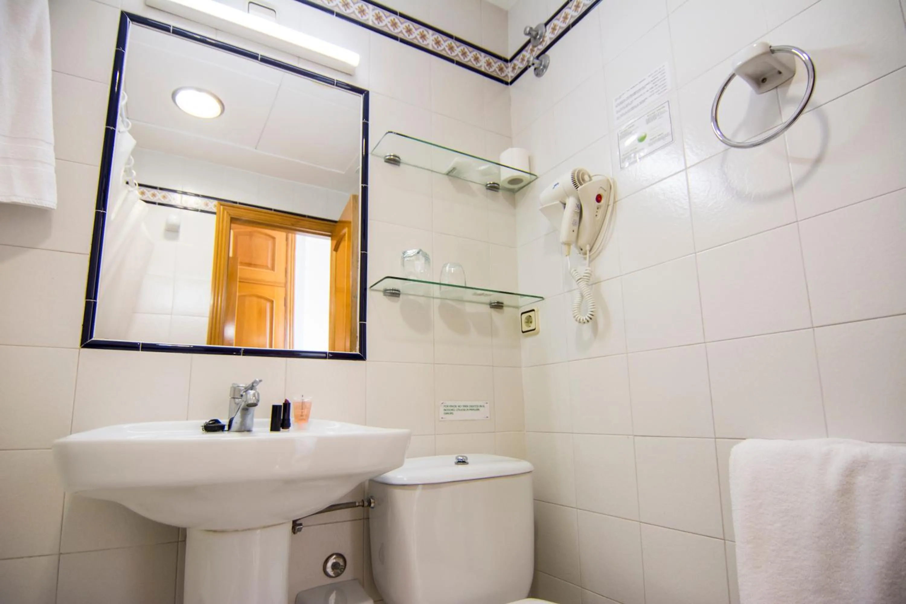 Bathroom in Libredón Rooms
