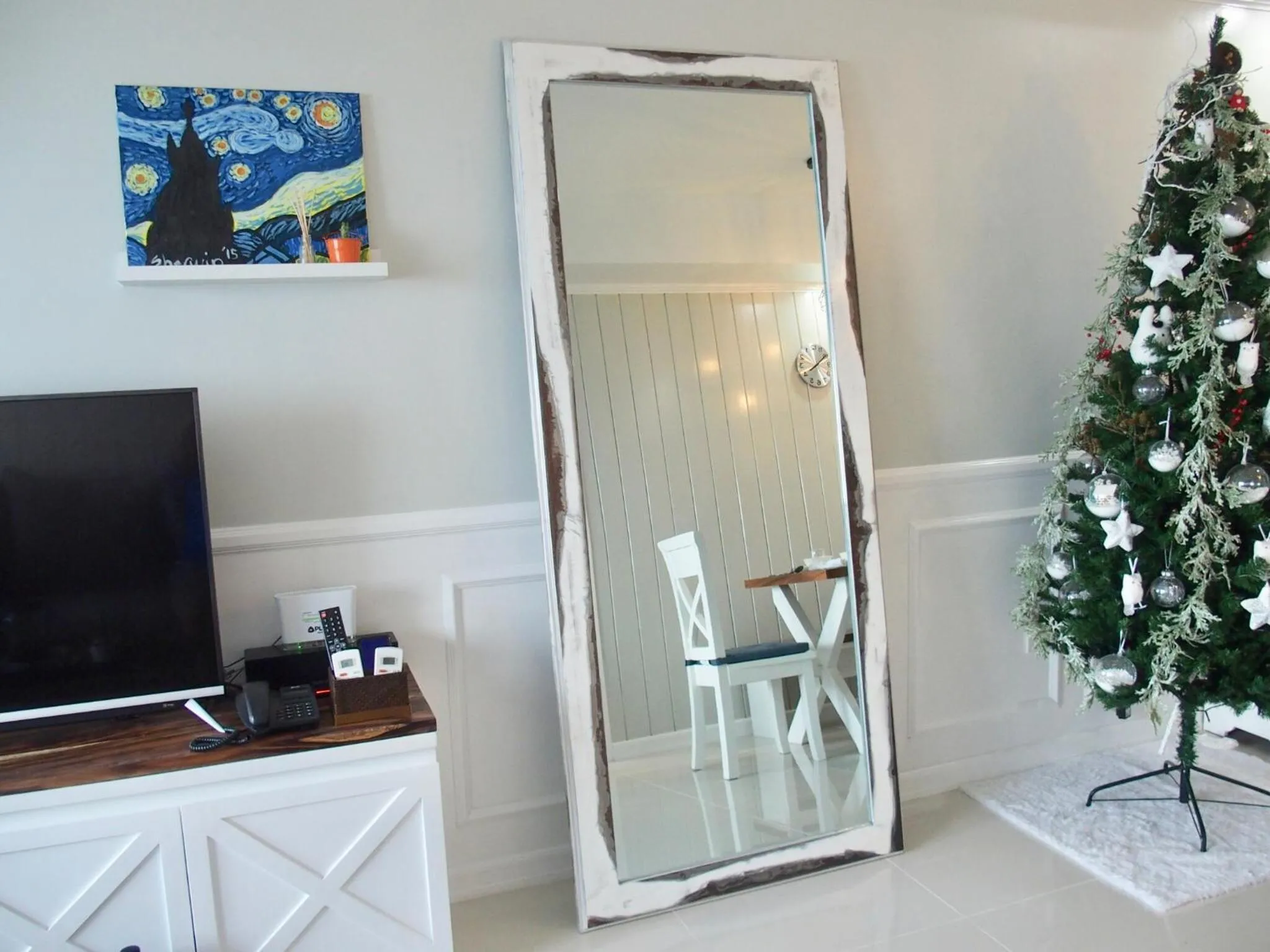 TV and multimedia in Cozy Family Suite with Stunning View of Taal