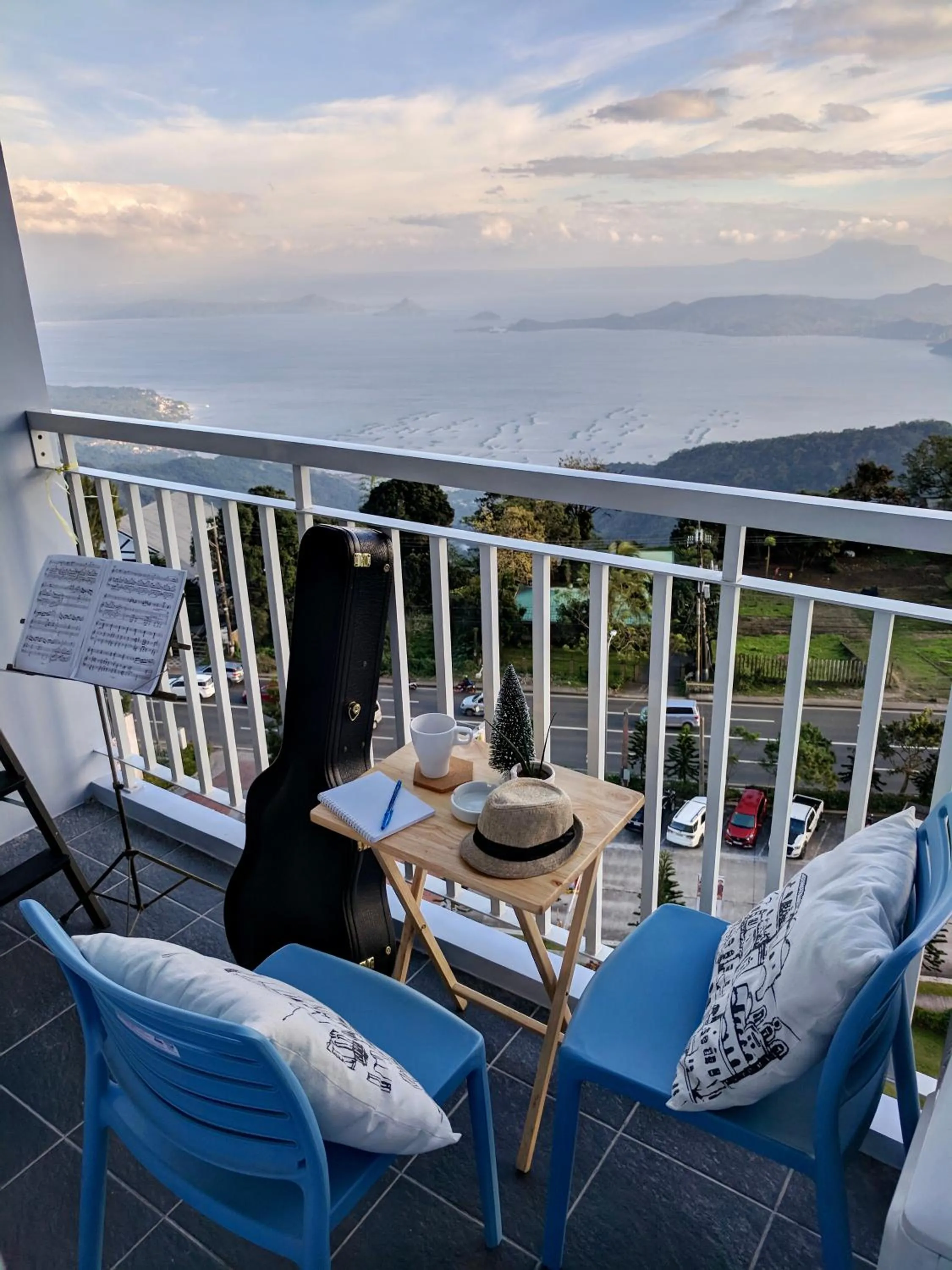 Balcony/Terrace in Cozy Family Suite with Stunning View of Taal