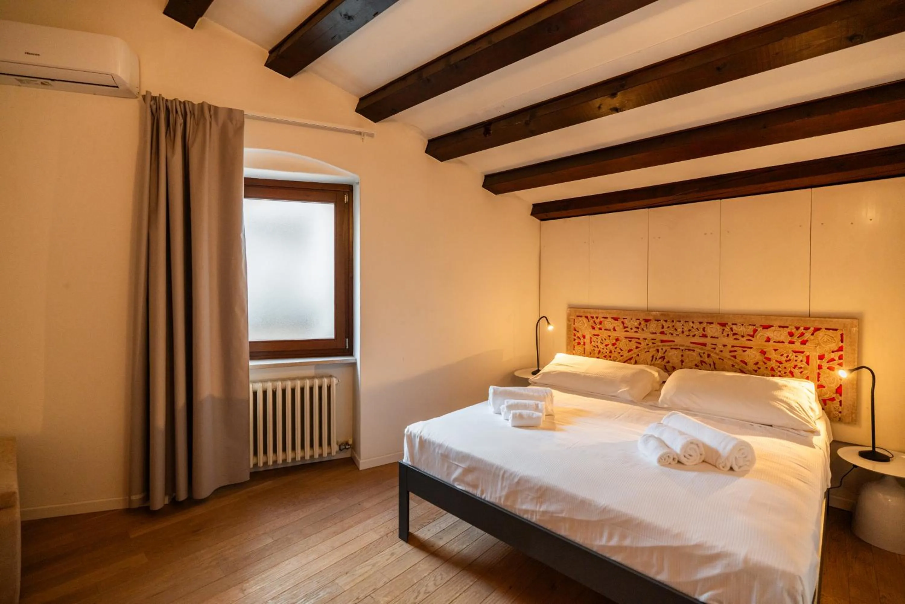 Bed in La finestra sul Ponte by Postcardsfrom