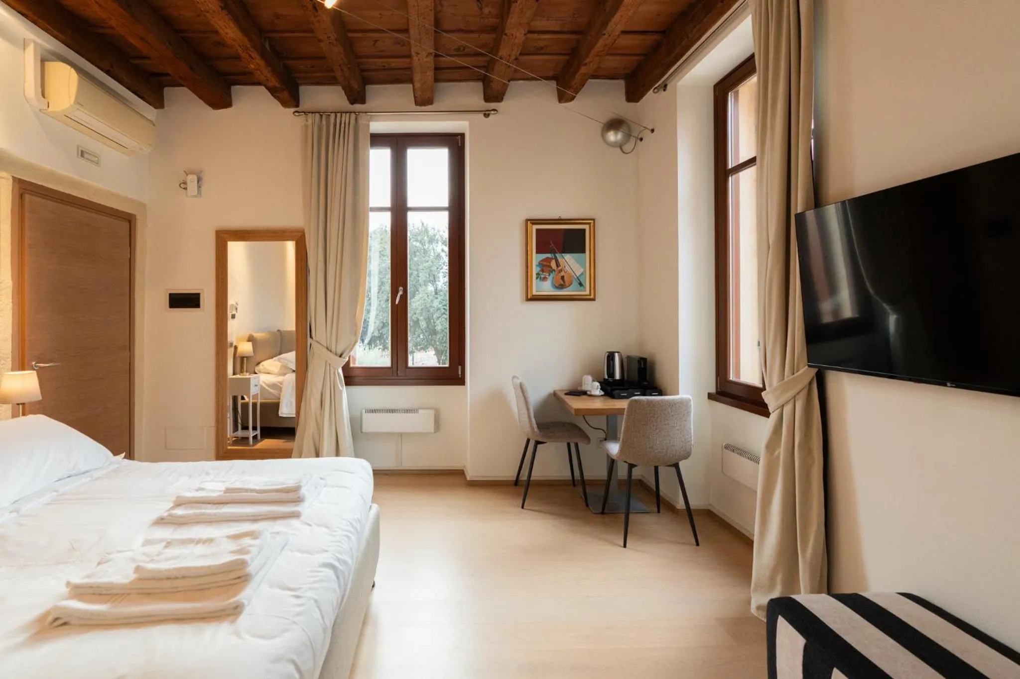 Bed in La finestra sul Ponte by Postcardsfrom