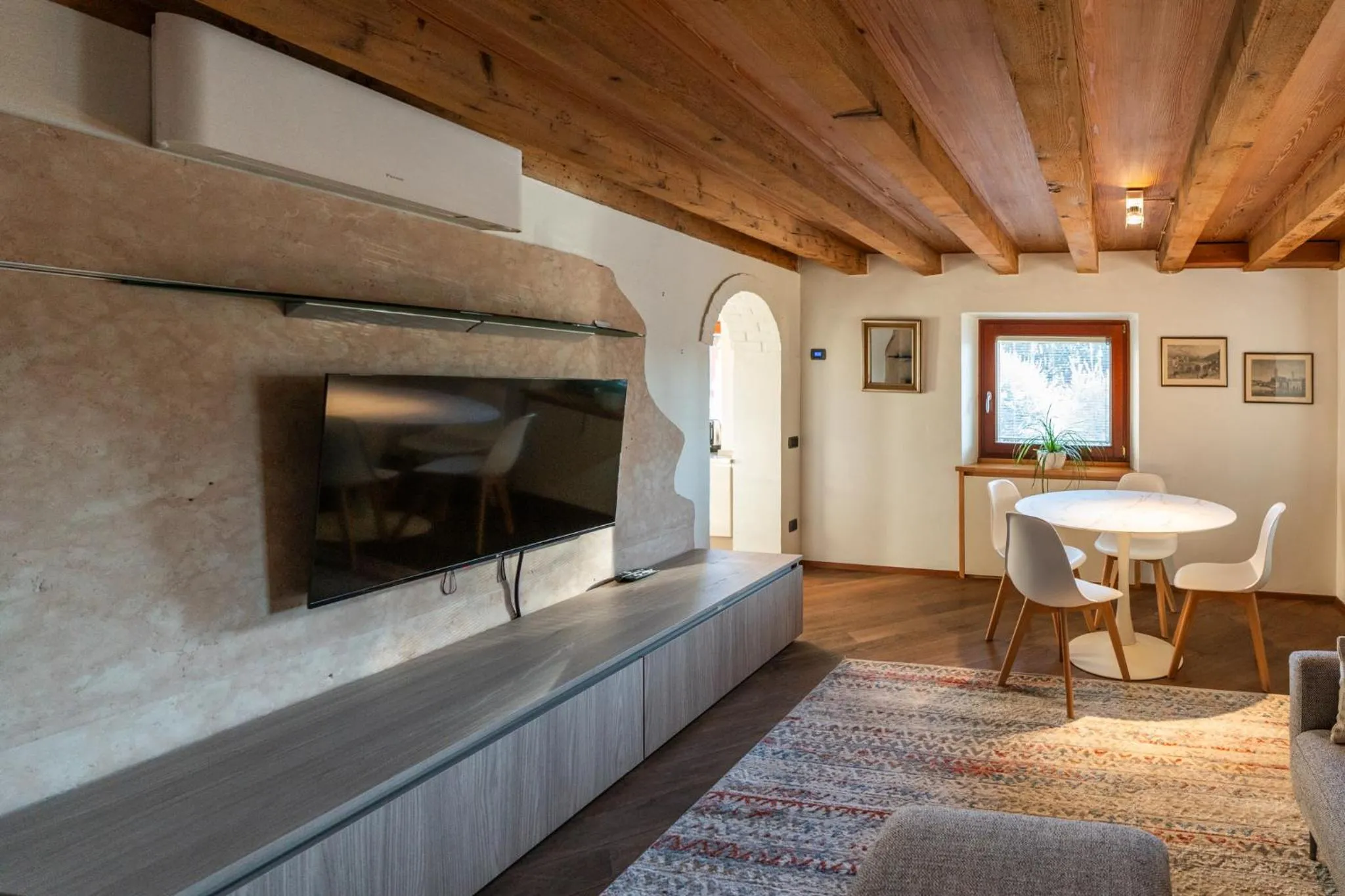 TV and multimedia in La finestra sul Ponte by Postcardsfrom