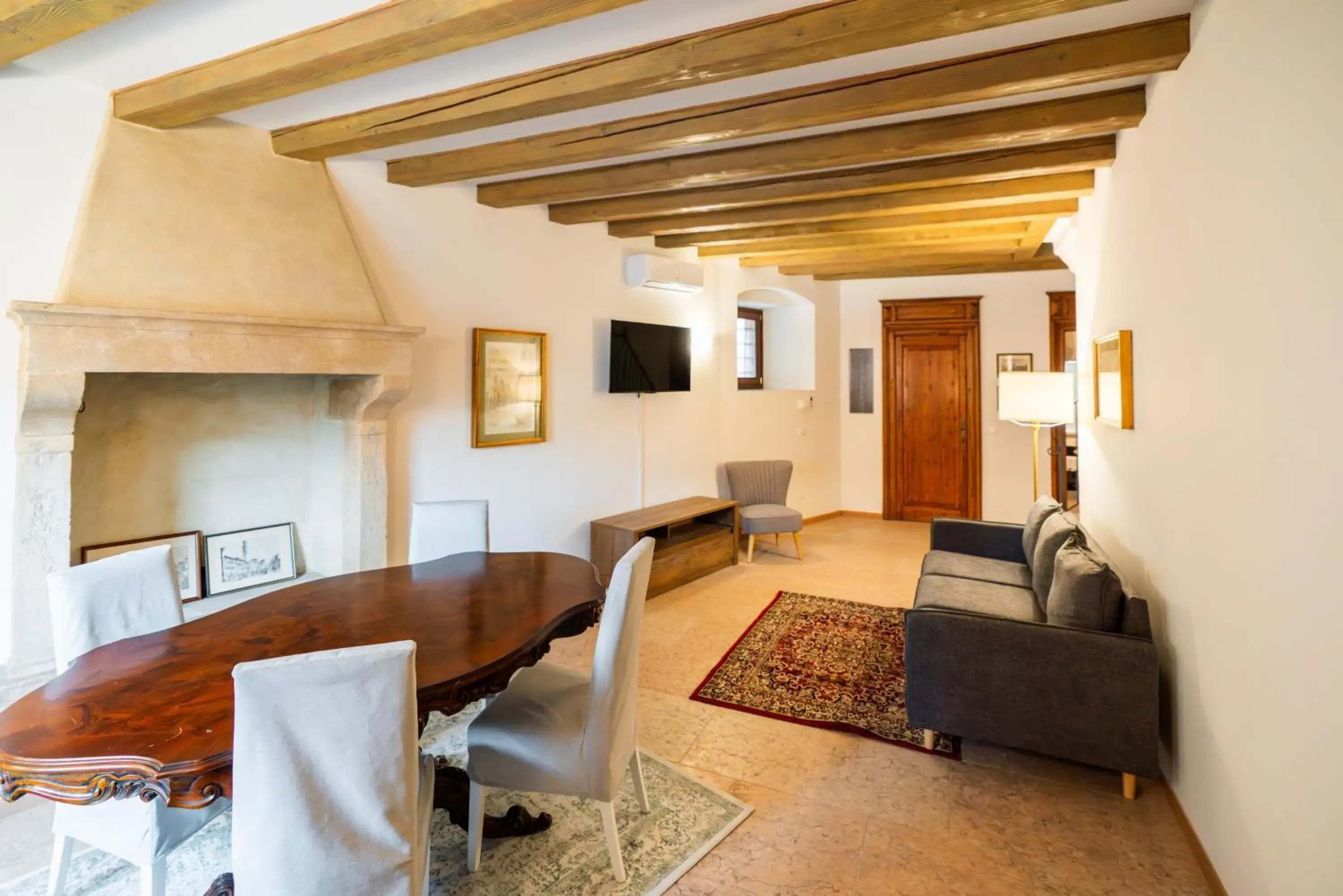 Two-Bedroom House - Separate Building in La finestra sul Ponte by Postcardsfrom Two-Bedroom House - Separate Building in La finestra sul Ponte by Postcardsfrom