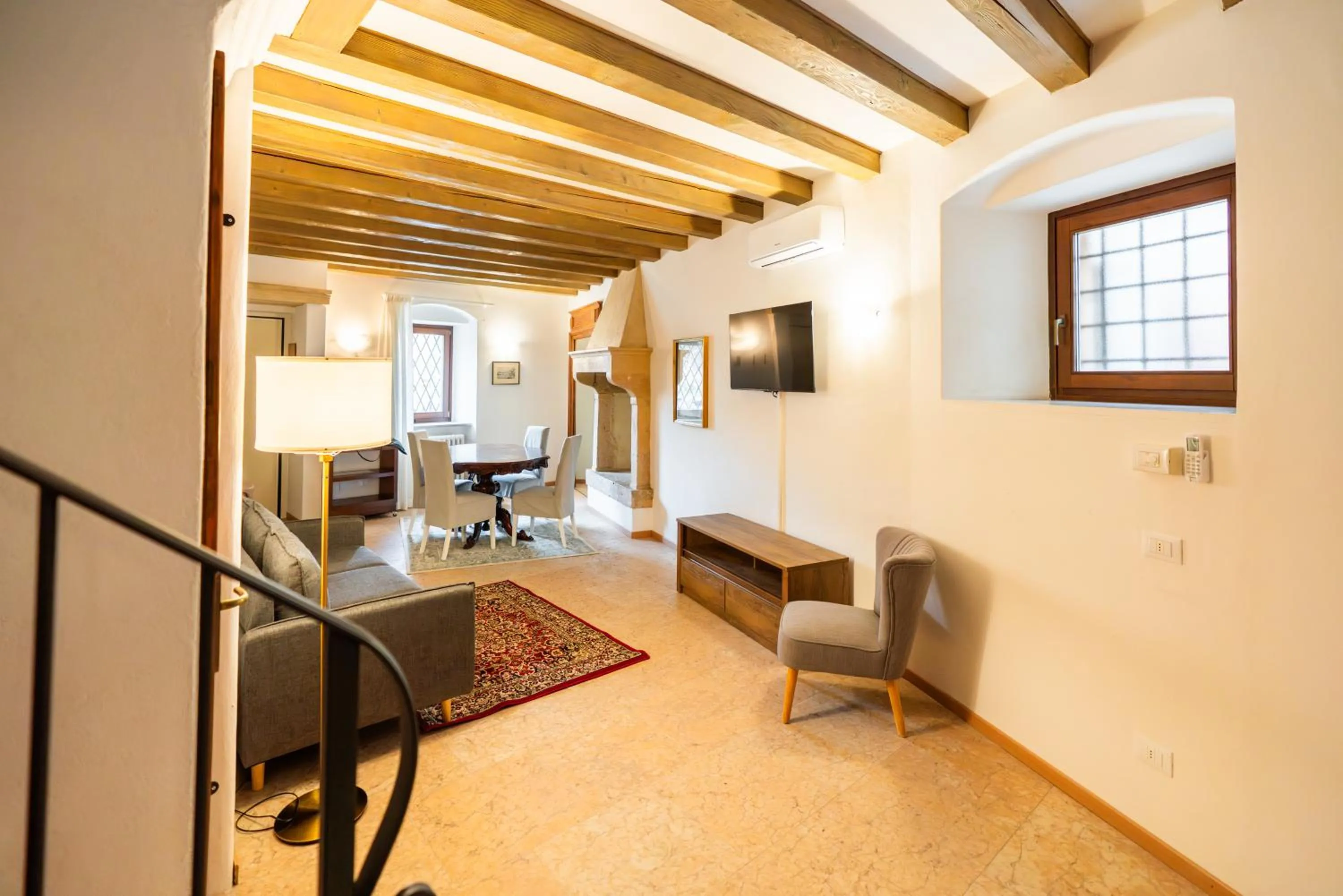 TV and multimedia in La finestra sul Ponte by Postcardsfrom