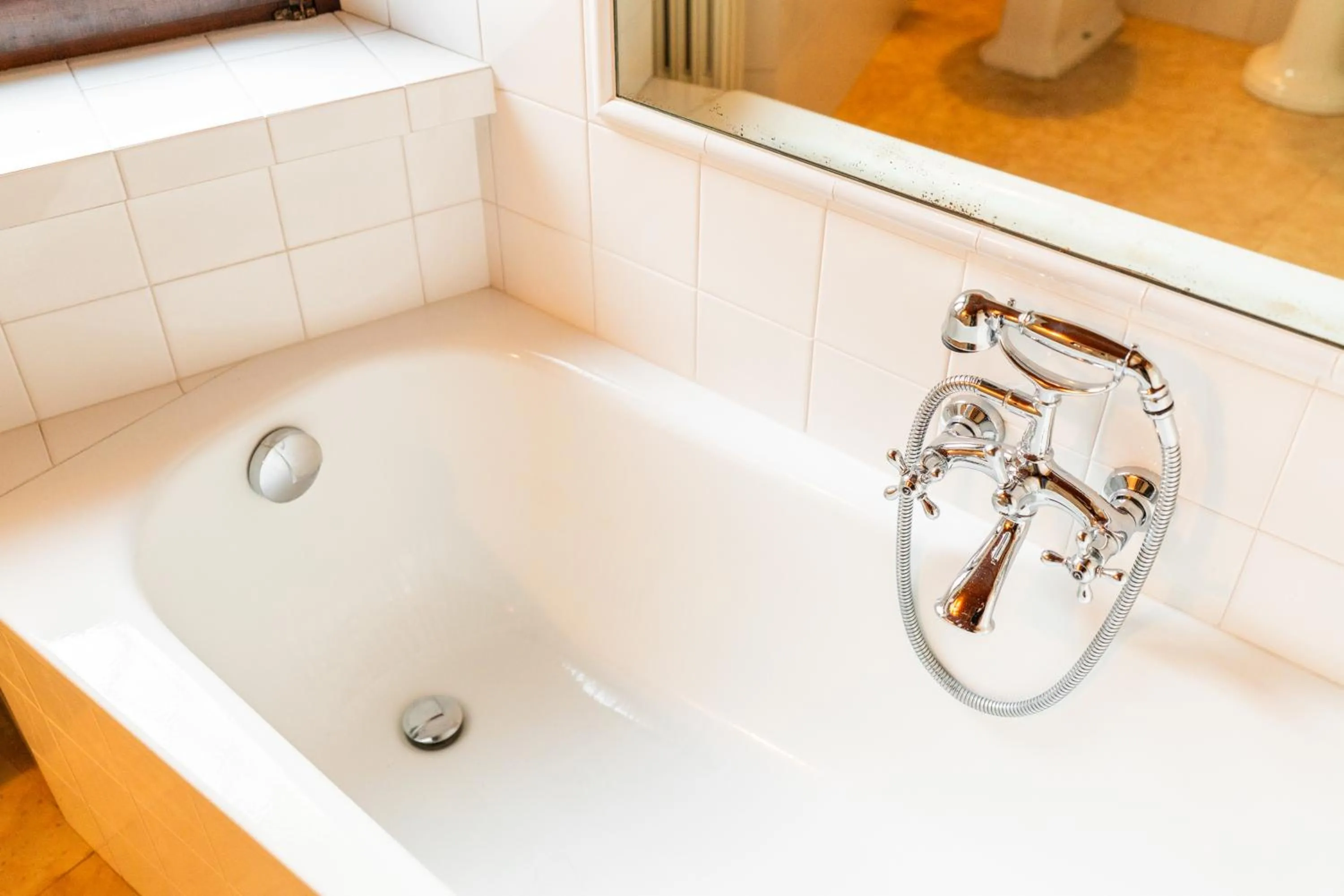 Bathroom in La finestra sul Ponte by Postcardsfrom