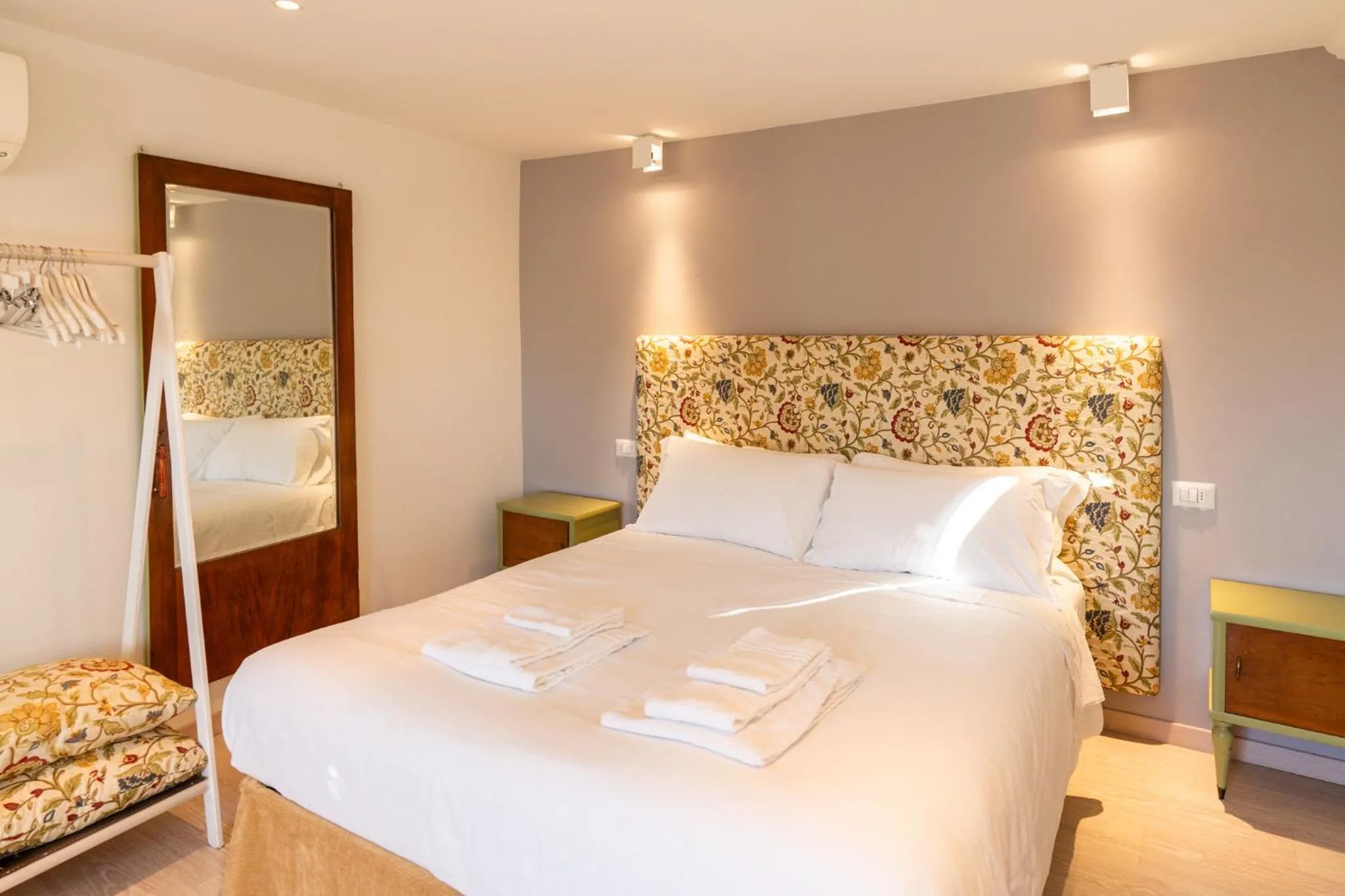 Bed in La finestra sul Ponte by Postcardsfrom