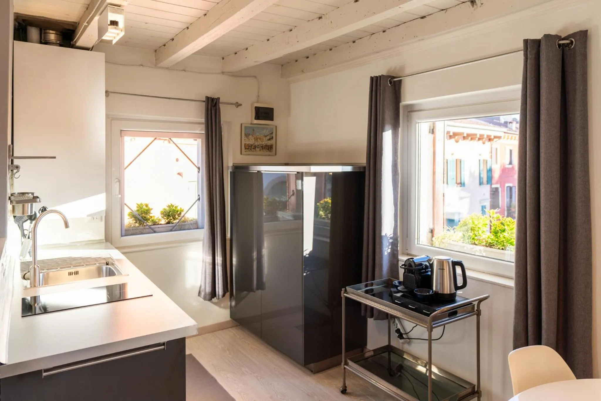 Kitchen or kitchenette in La finestra sul Ponte by Postcardsfrom