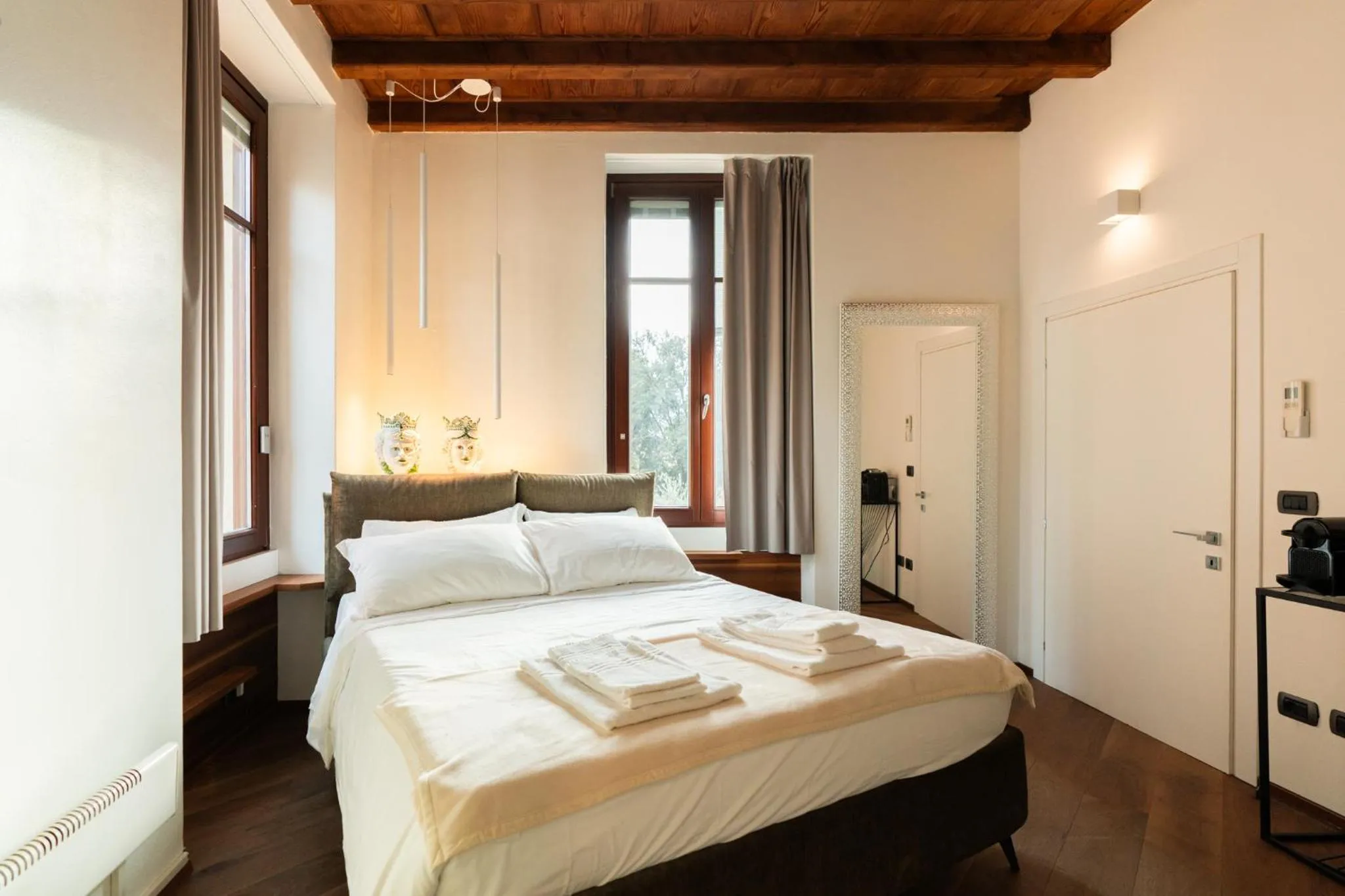 Bed in La finestra sul Ponte by Postcardsfrom