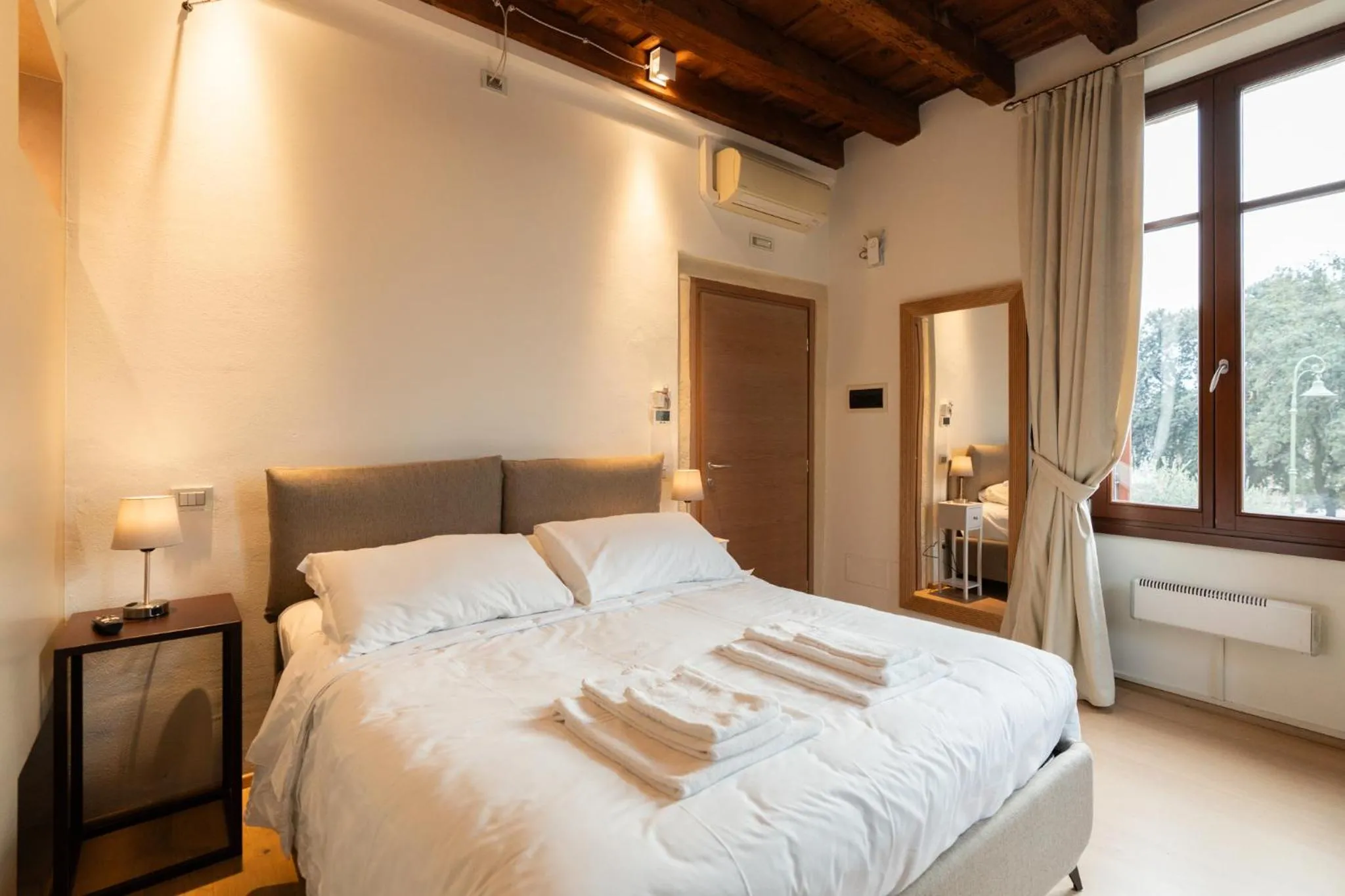 Bed in La finestra sul Ponte by Postcardsfrom