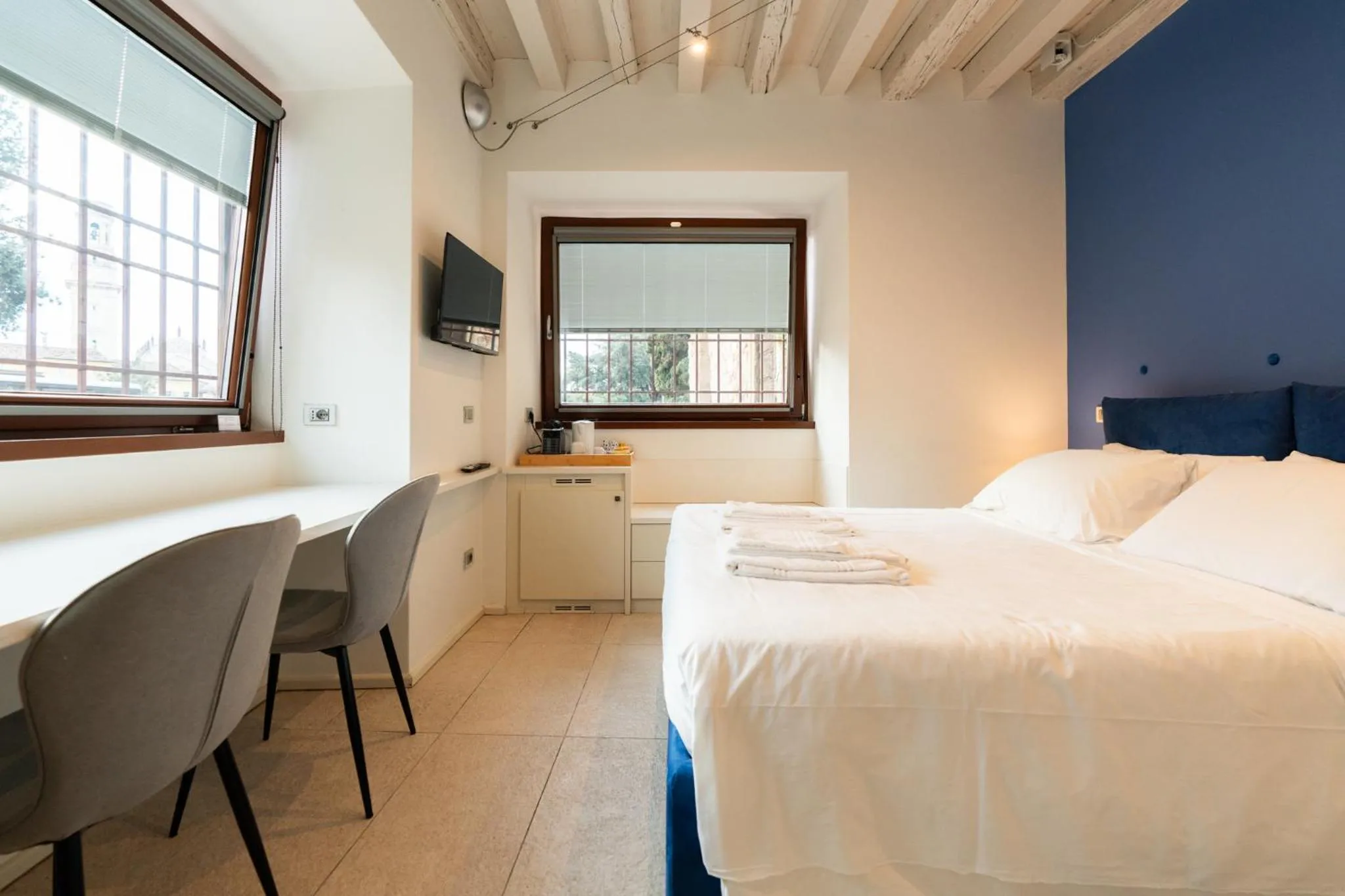Bed in La finestra sul Ponte by Postcardsfrom