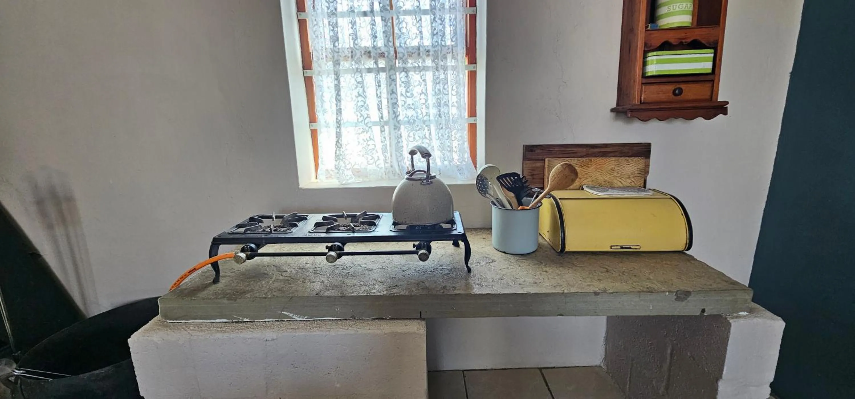Kitchen or kitchenette in Perlman House