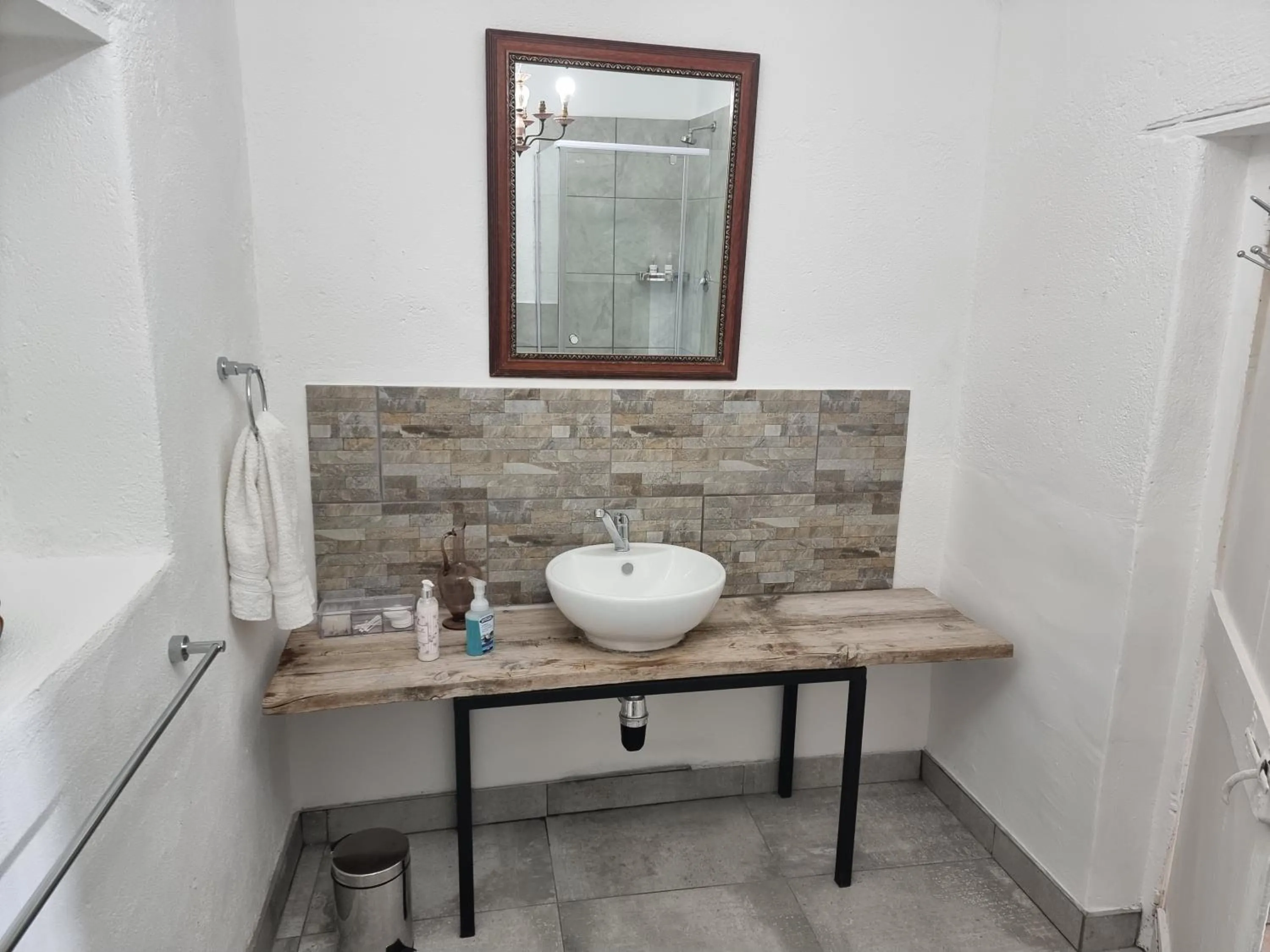 Bathroom in Perlman House