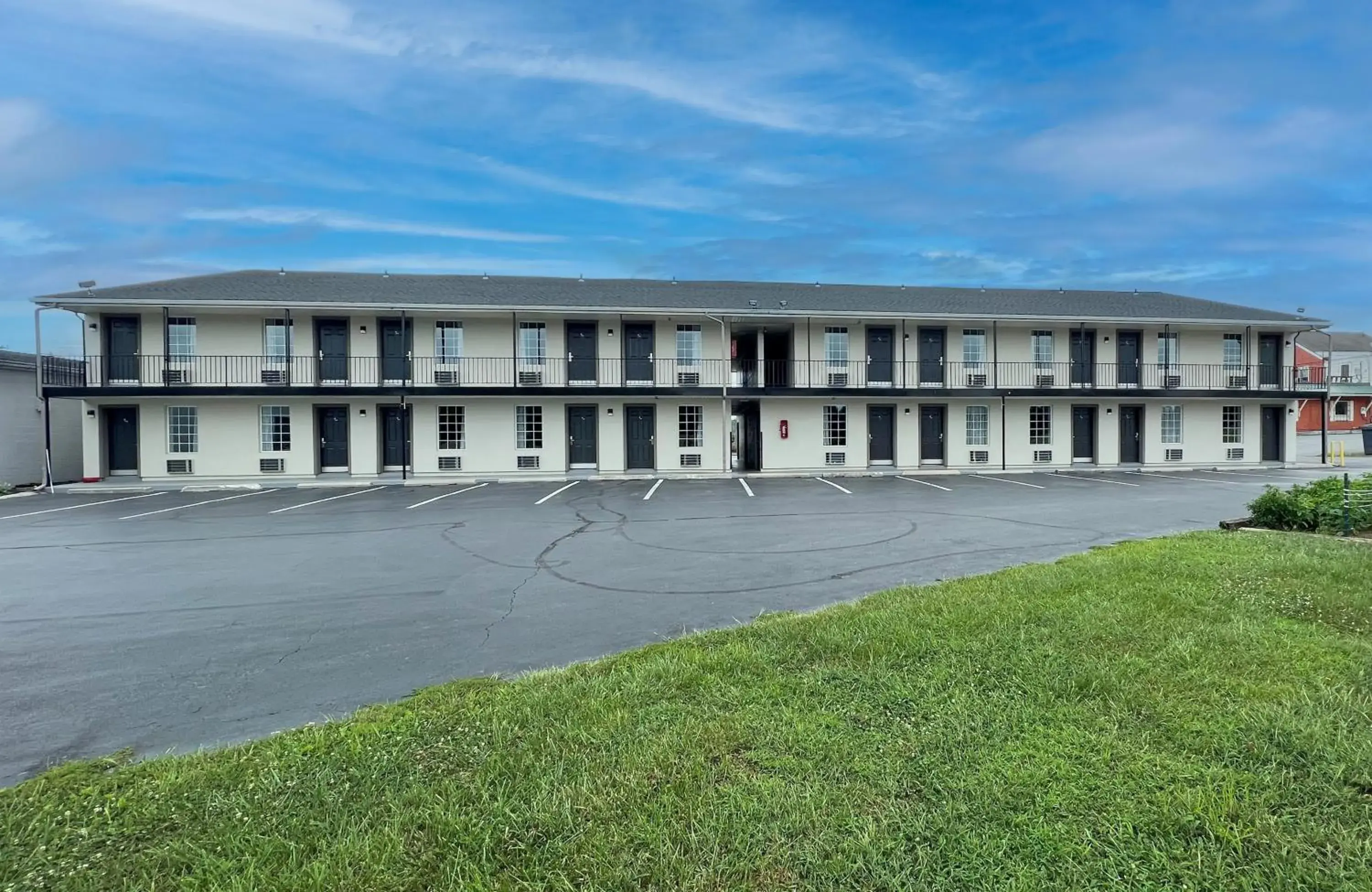 Property building in America's Best Value Inn Lancaster Property building in America's Best Value Inn Lancaster