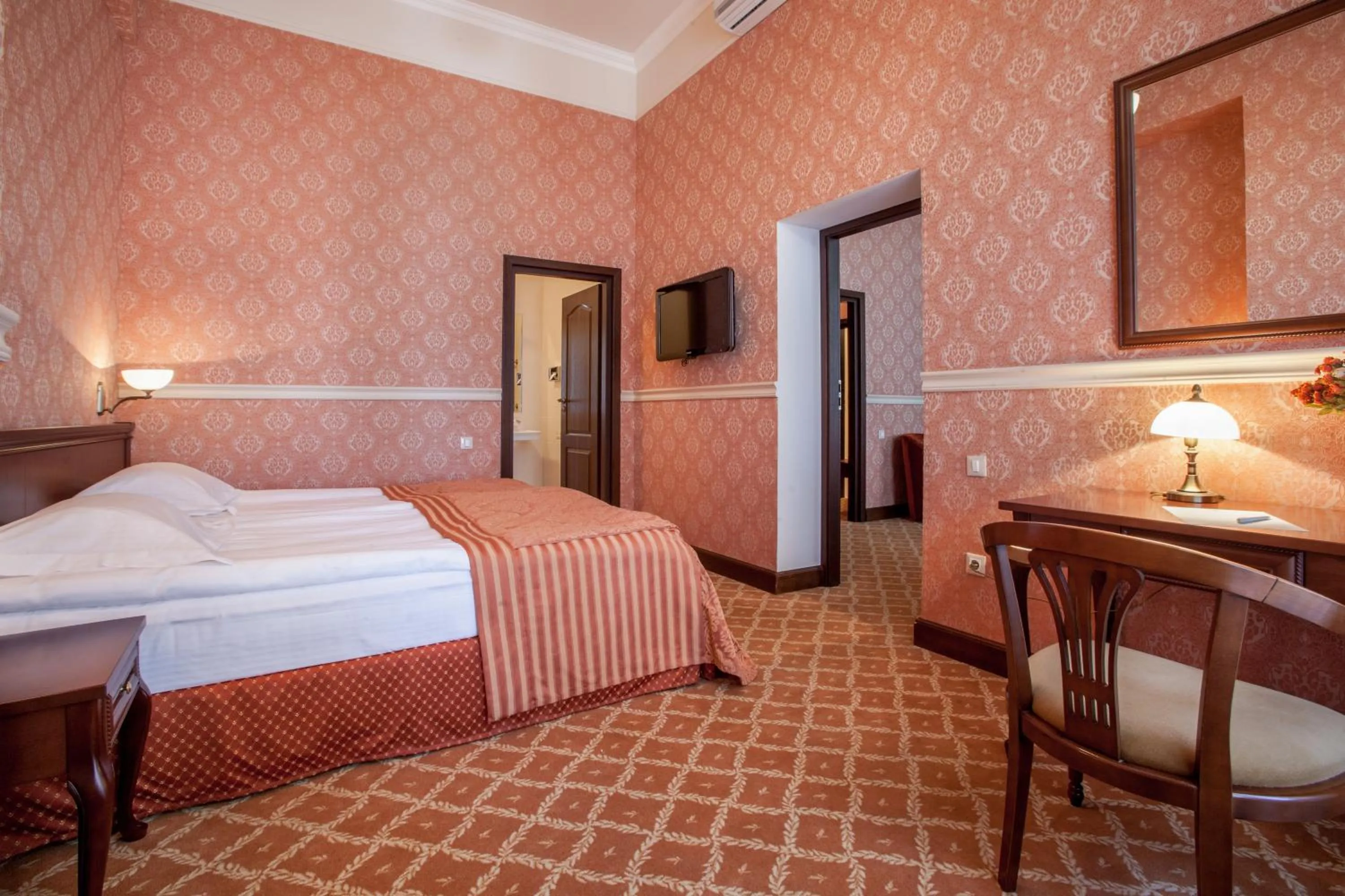 Bed in Londonska SPA Hotel