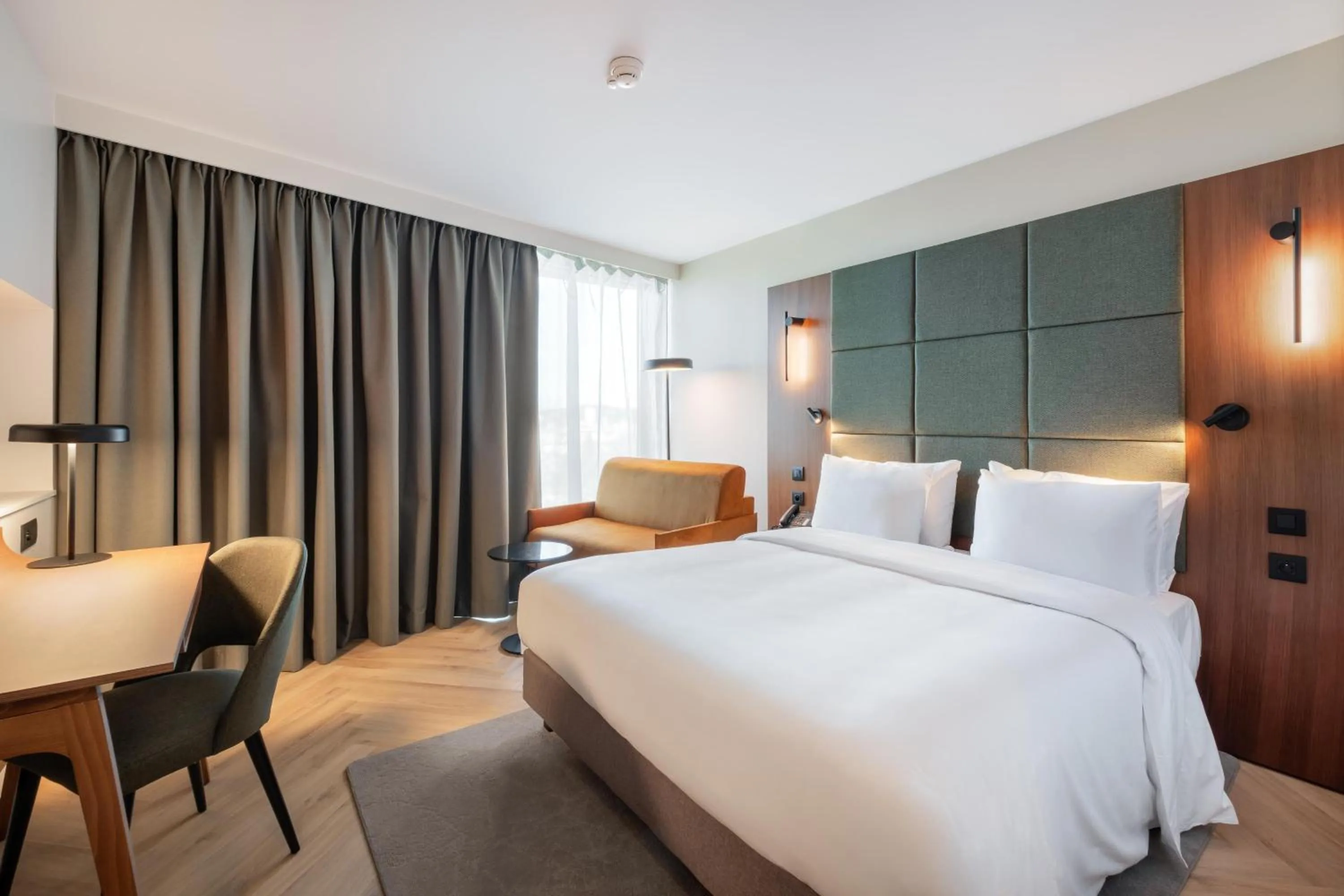 Bedroom, Bed in Radisson Blu Hotel, Montpellier