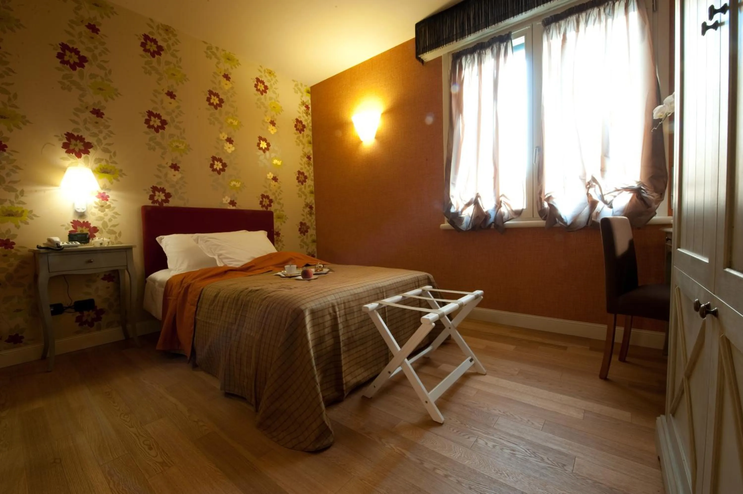 Photo of the whole room, Bed in Hotel Locanda Stendhal