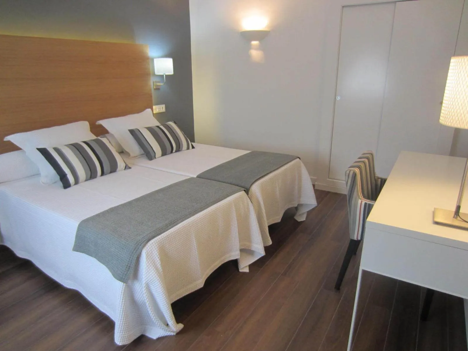 Bedroom, Bed in Hotel Llorca