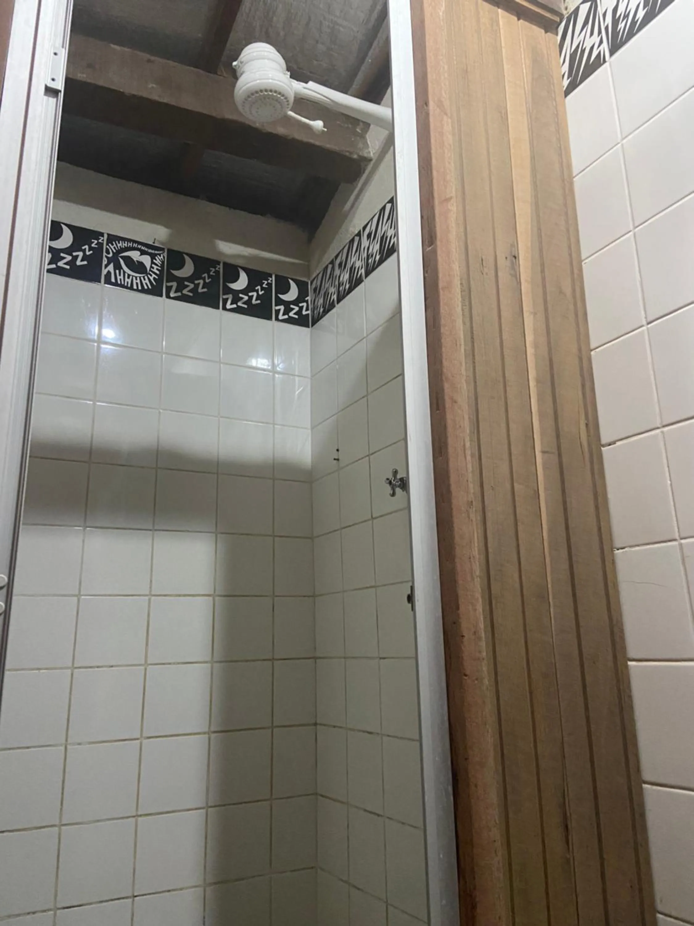 Bathroom in Laranjeiras Hostel