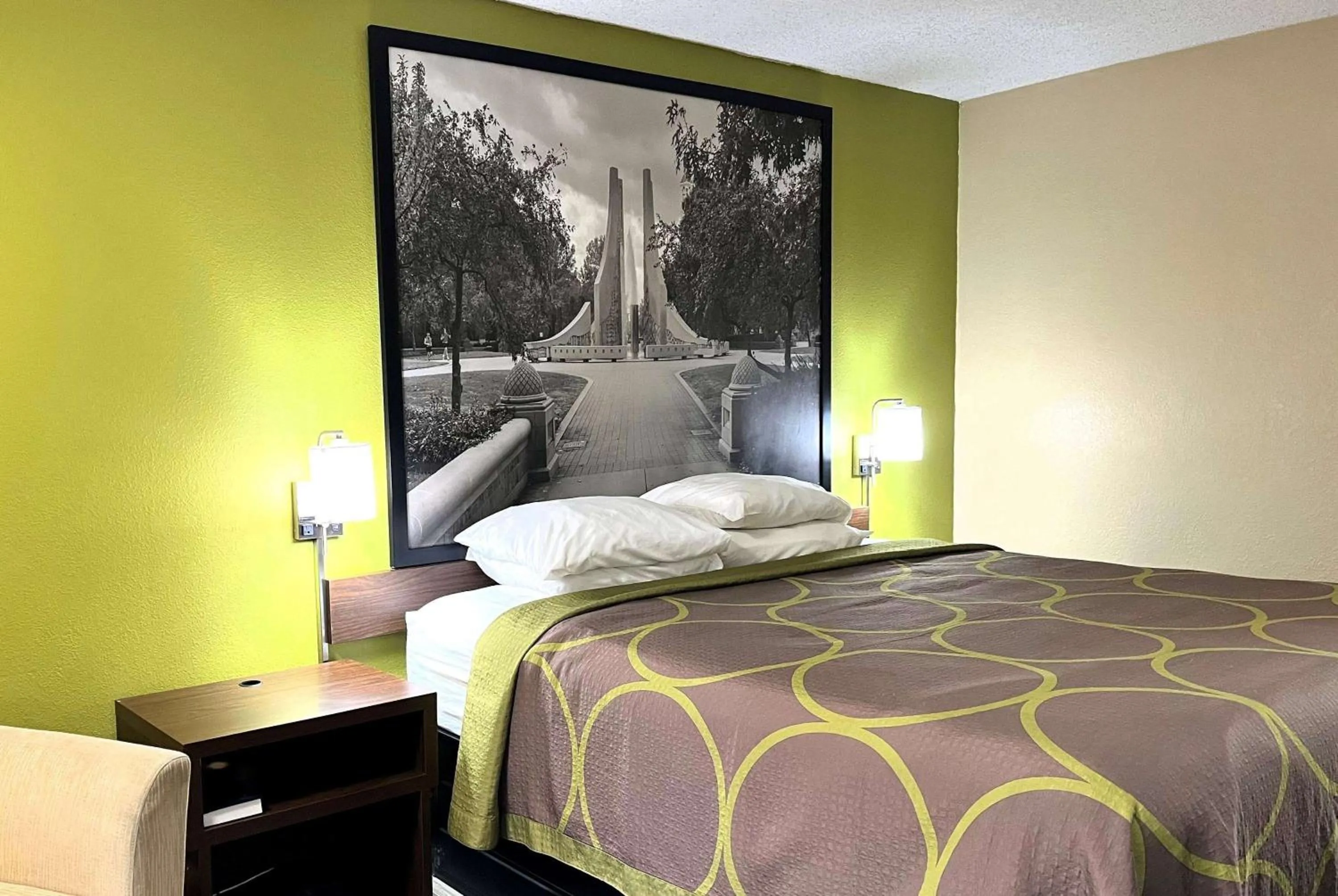 Photo of the whole room, Bed in Super 8 by Wyndham Lafayette