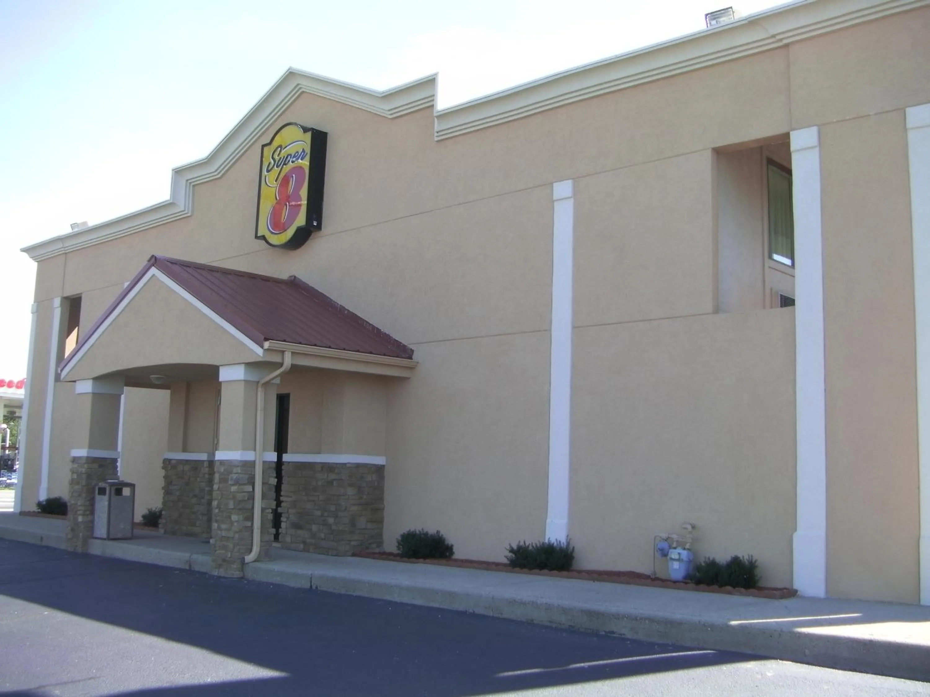 Facade/entrance in Super 8 by Wyndham Lafayette