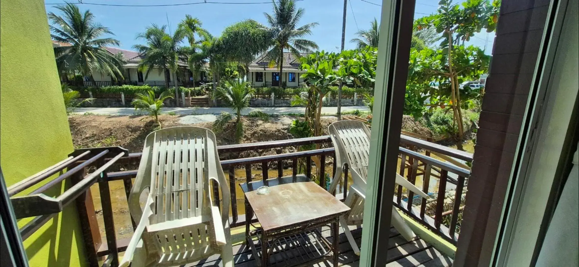 Deluxe Double Room with Balcony in The Peace Tara House Deluxe Double Room with Balcony in The Peace Tara House