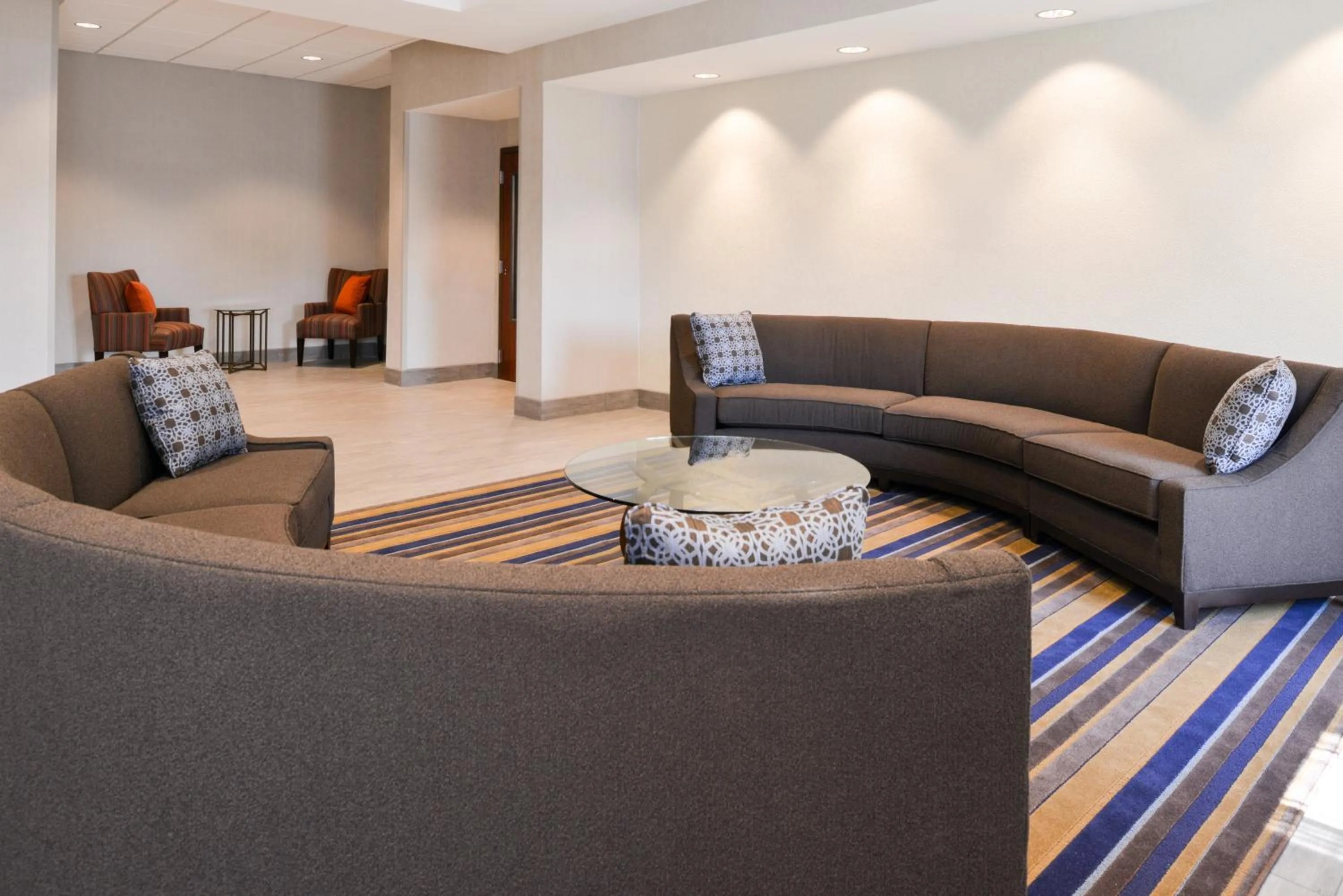 Property building in Holiday Inn Poplar Bluff by IHG