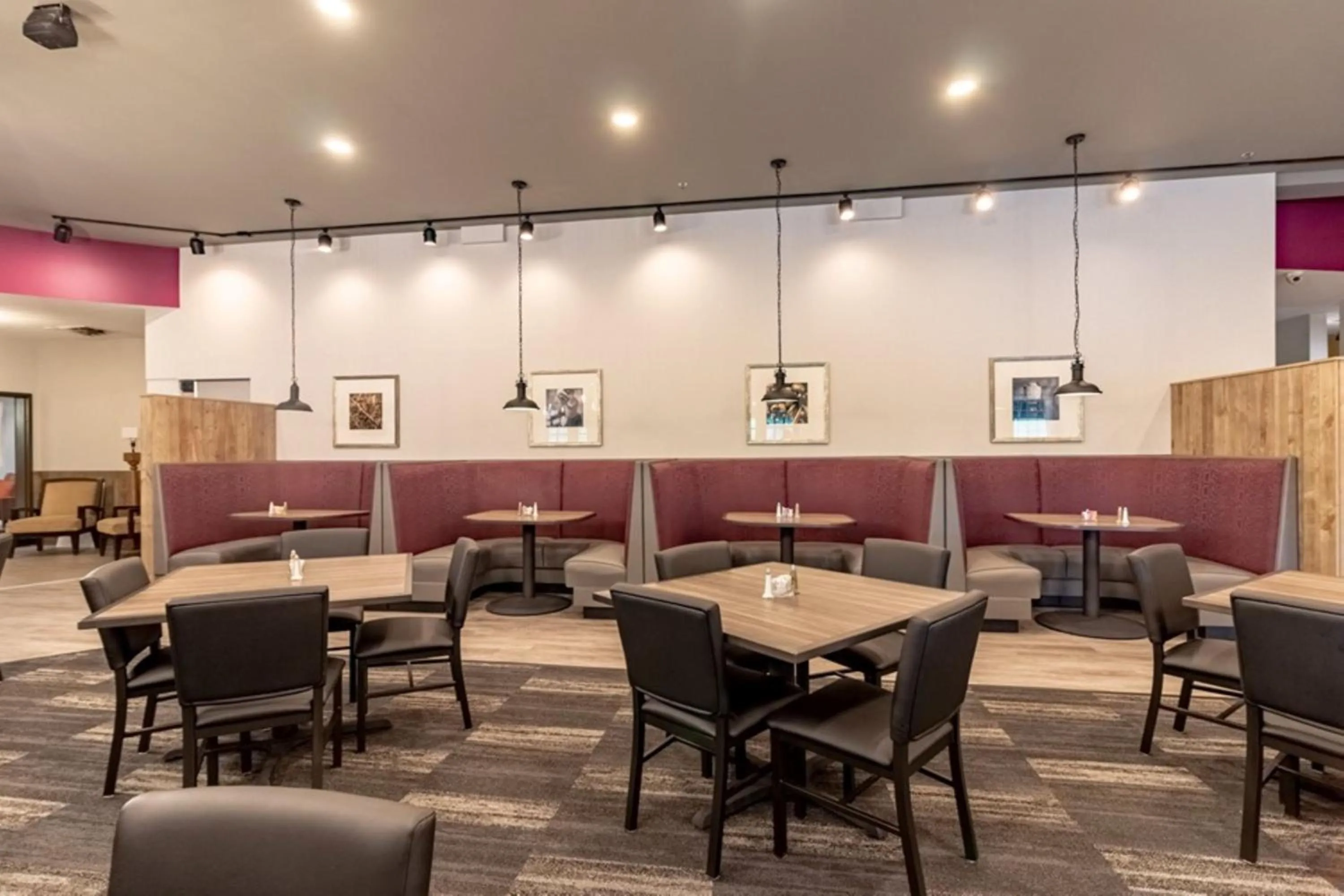 Restaurant/places to eat in Holiday Inn Poplar Bluff by IHG