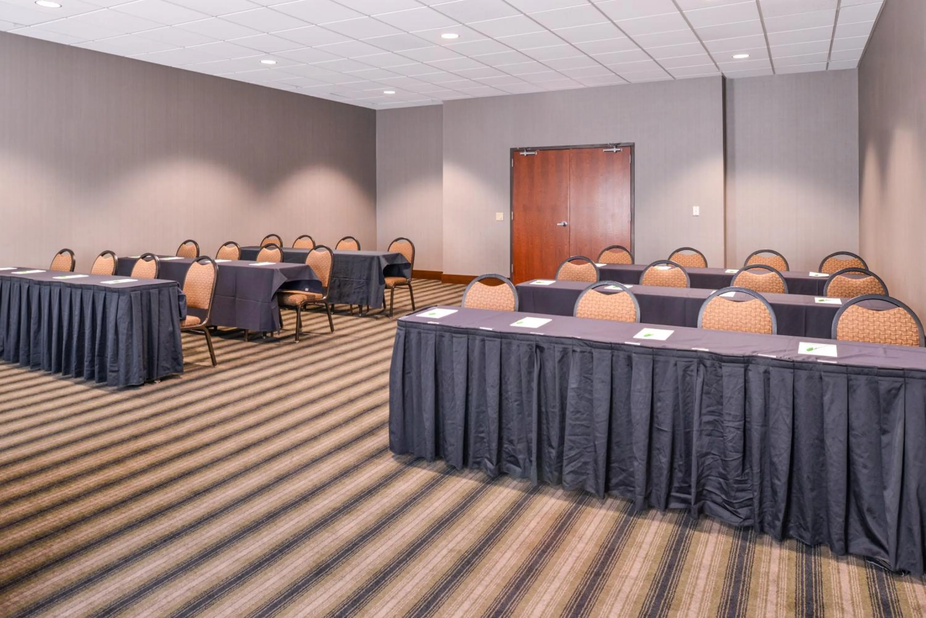 Meeting/conference room in Holiday Inn Poplar Bluff by IHG
