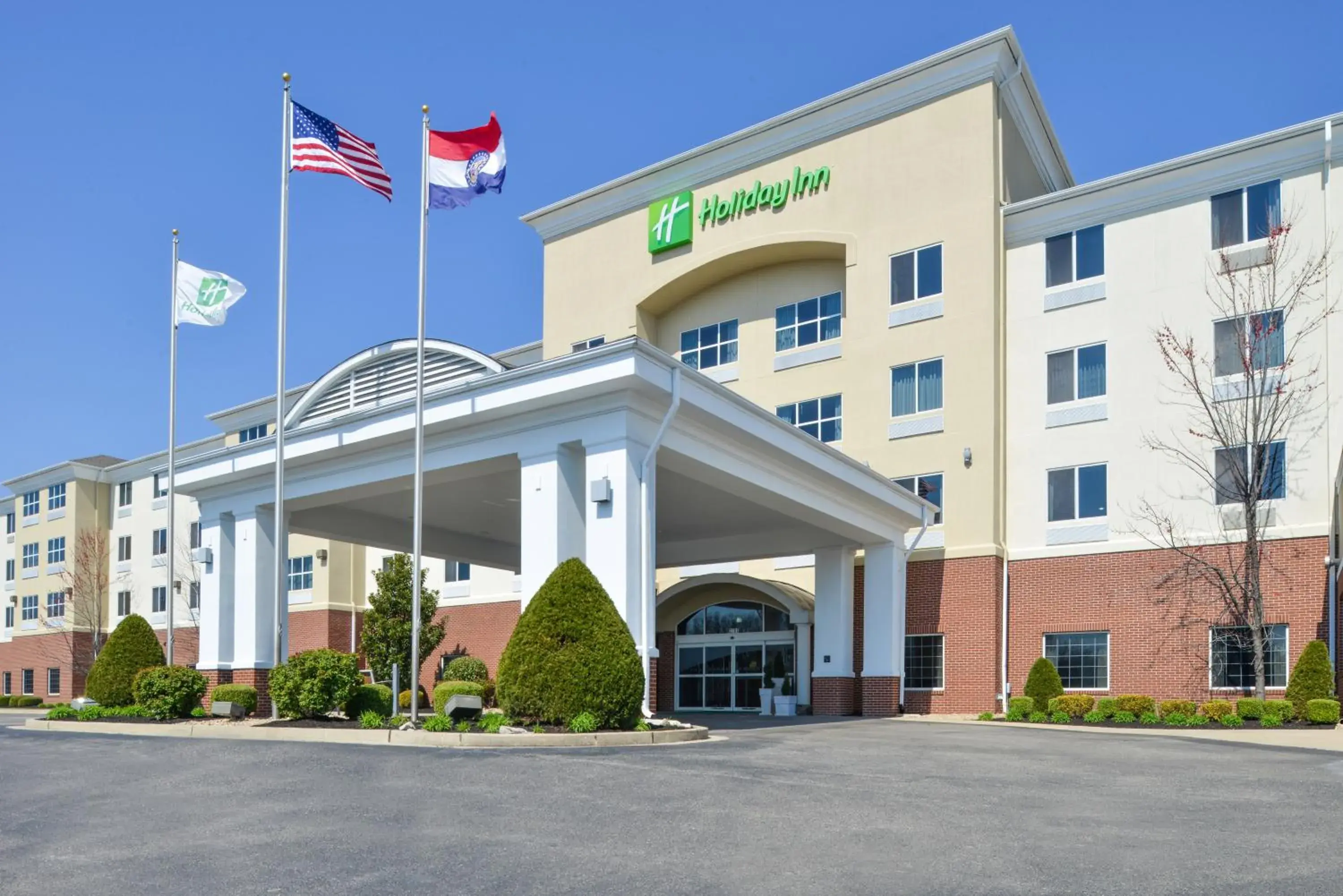 Property building in Holiday Inn Poplar Bluff by IHG Property building in Holiday Inn Poplar Bluff by IHG