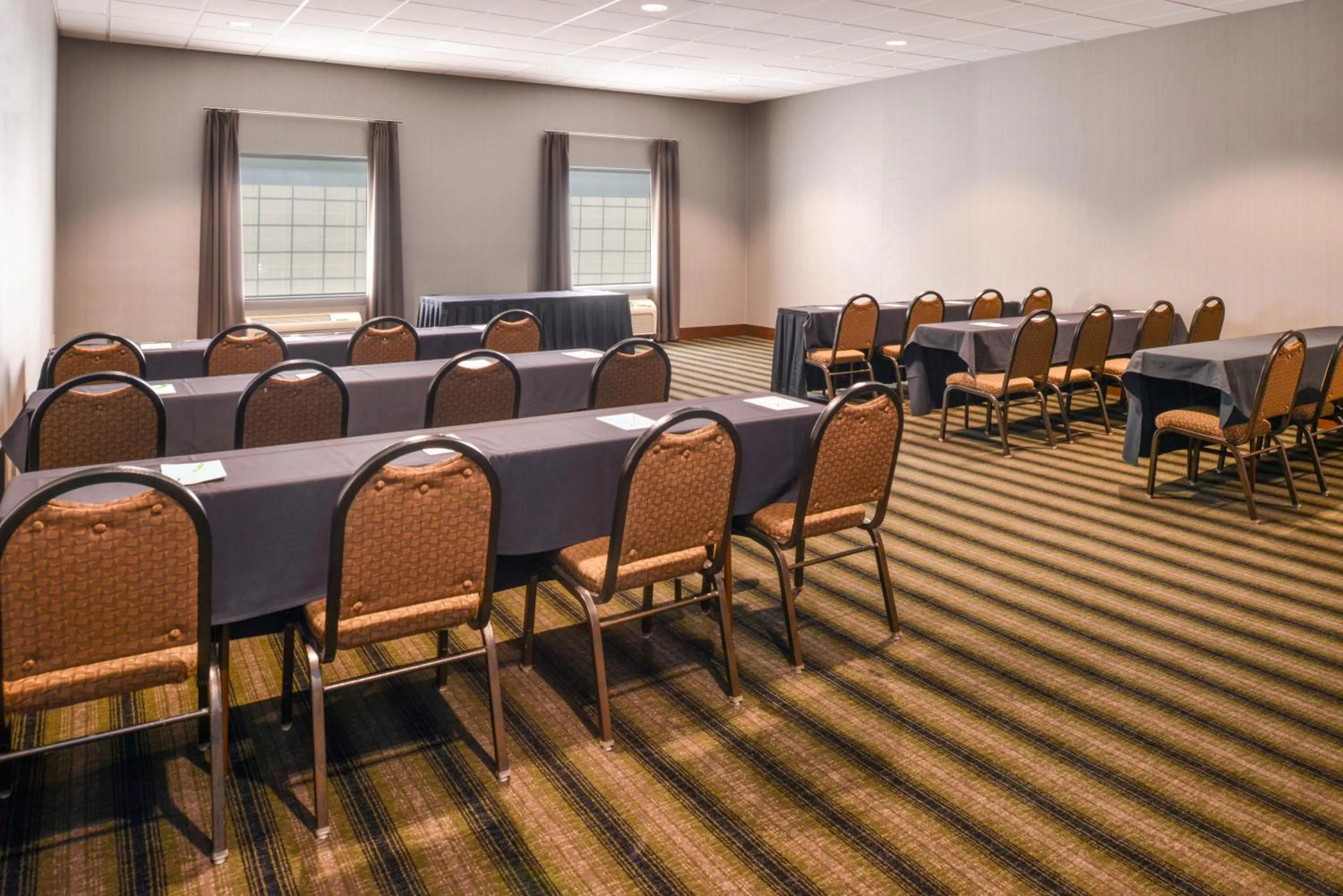 Meeting/conference room in Holiday Inn Poplar Bluff by IHG