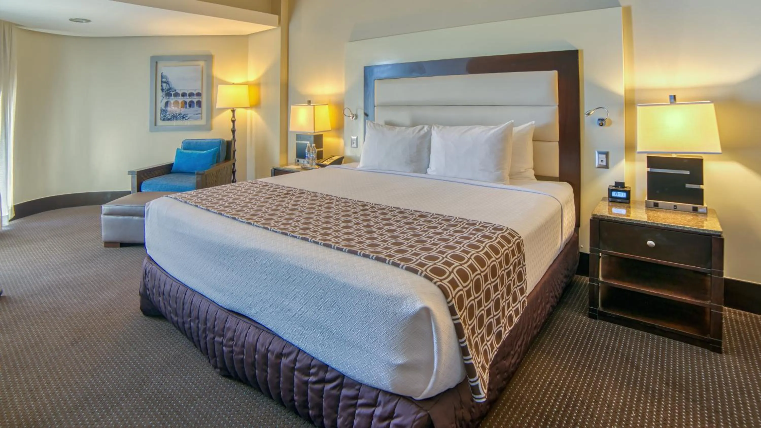 Photo of the whole room, Bed in Crowne Plaza Santo Domingo by IHG