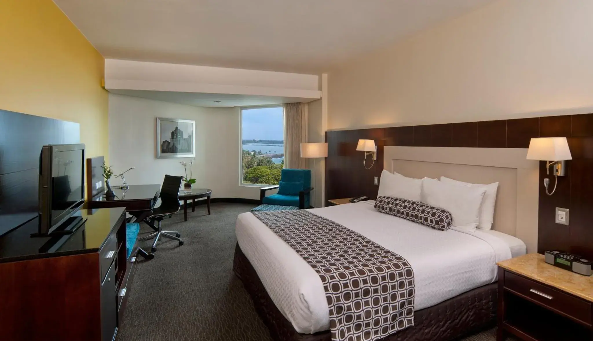 Photo of the whole room, Bed in Crowne Plaza Santo Domingo by IHG Photo of the whole room, Bed in Crowne Plaza Santo Domingo by IHG