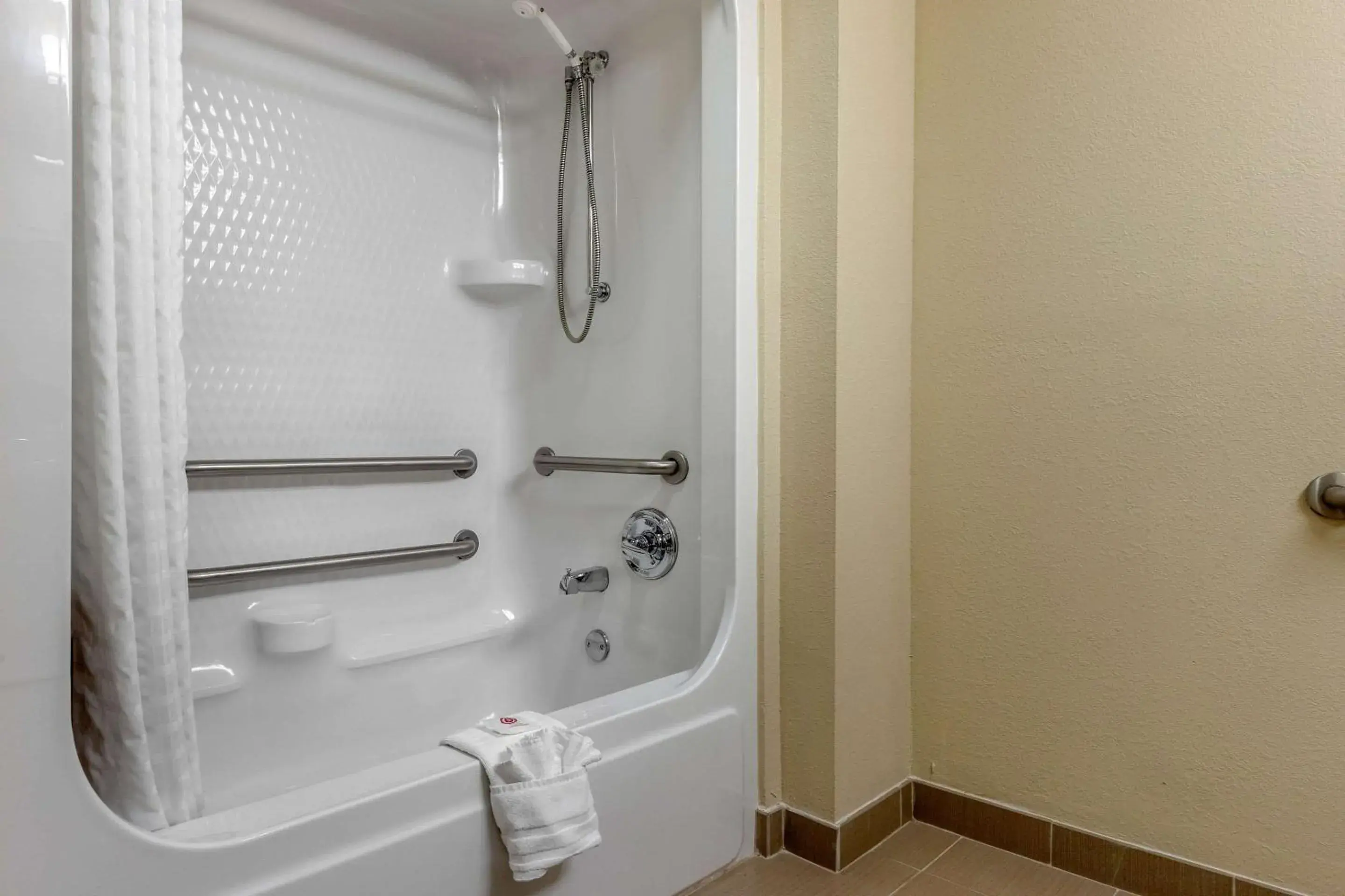 Bathroom in Comfort Suites Johnson City near University