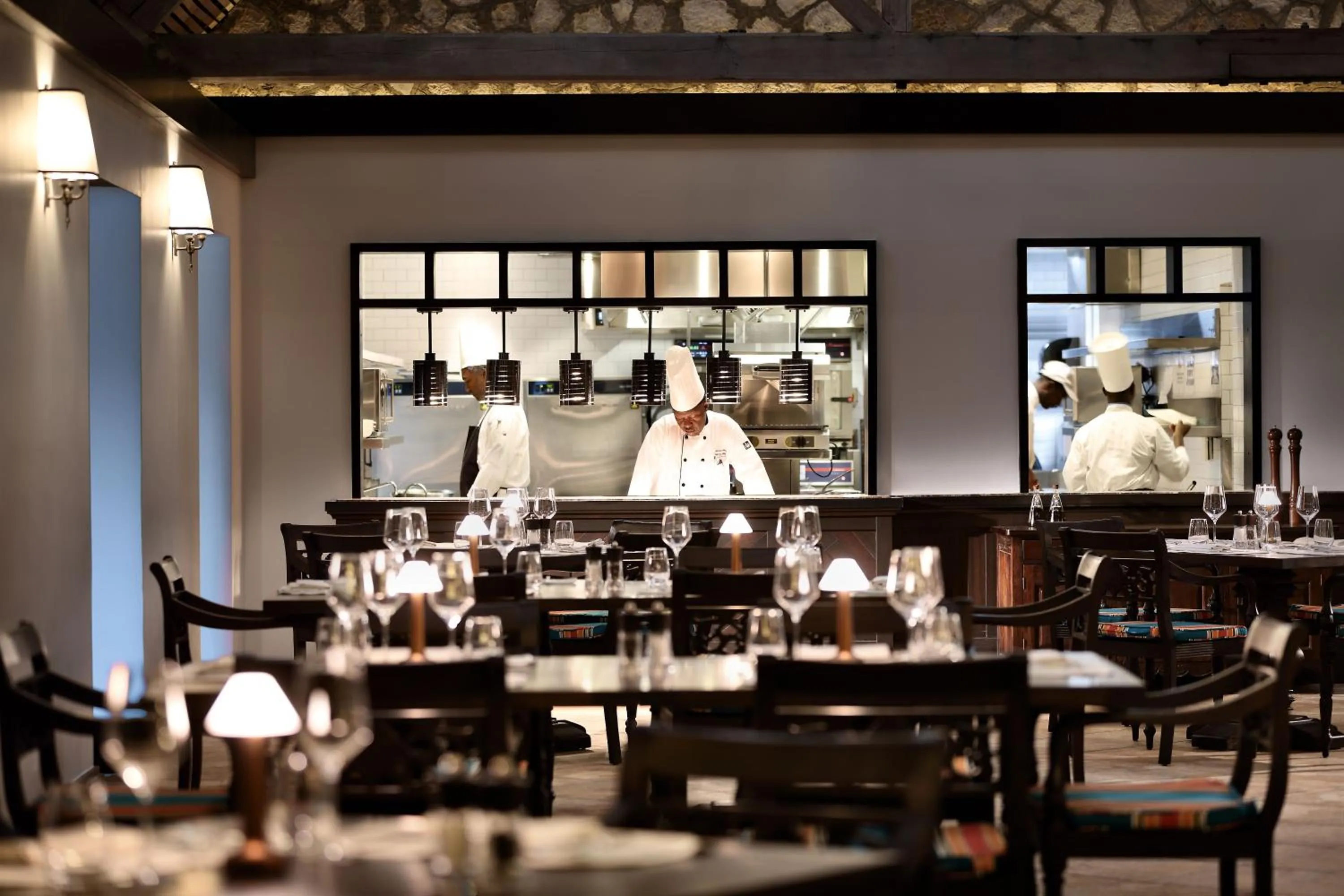 Restaurant/places to eat in Half Moon