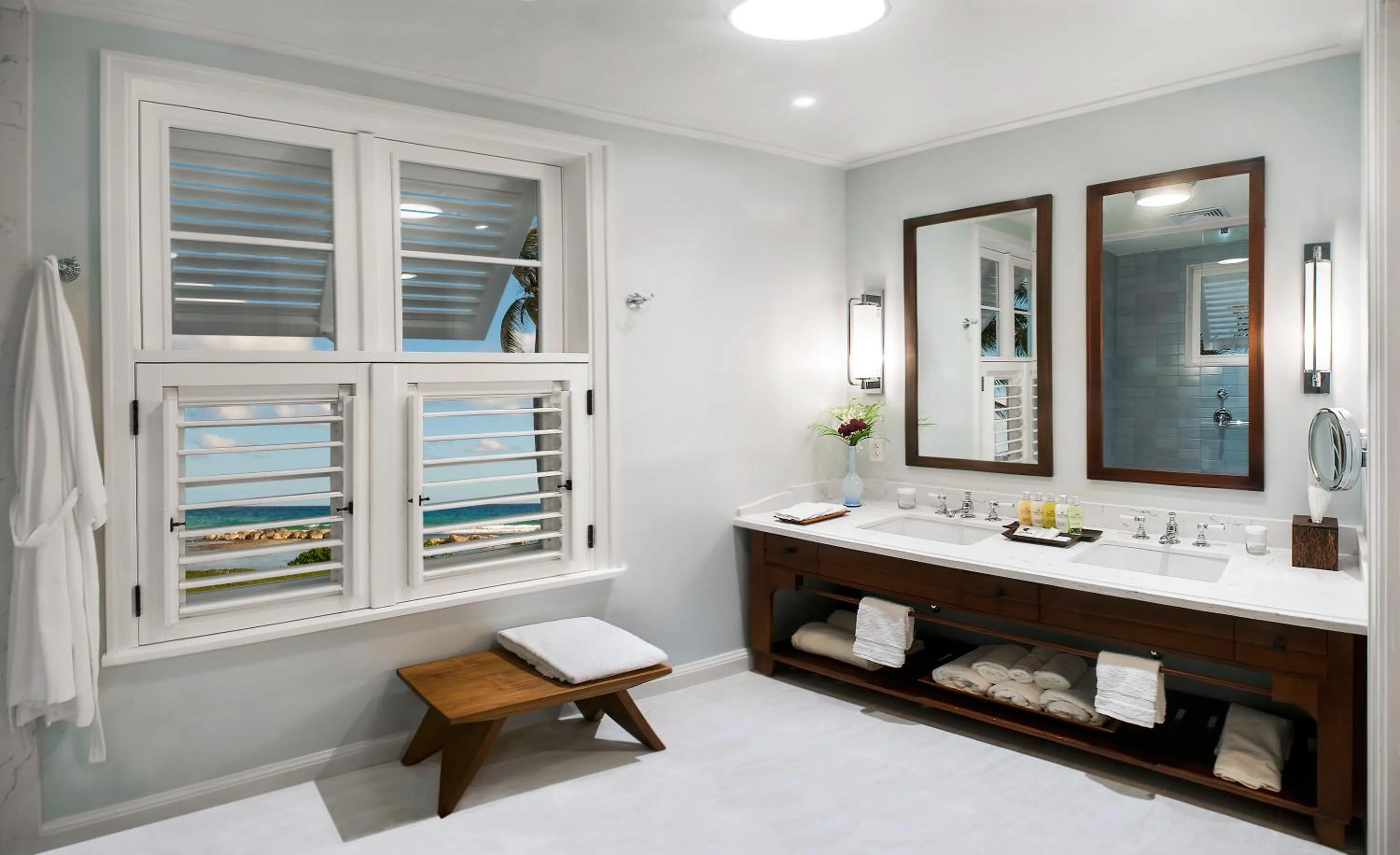 Bathroom, Bed in Half Moon