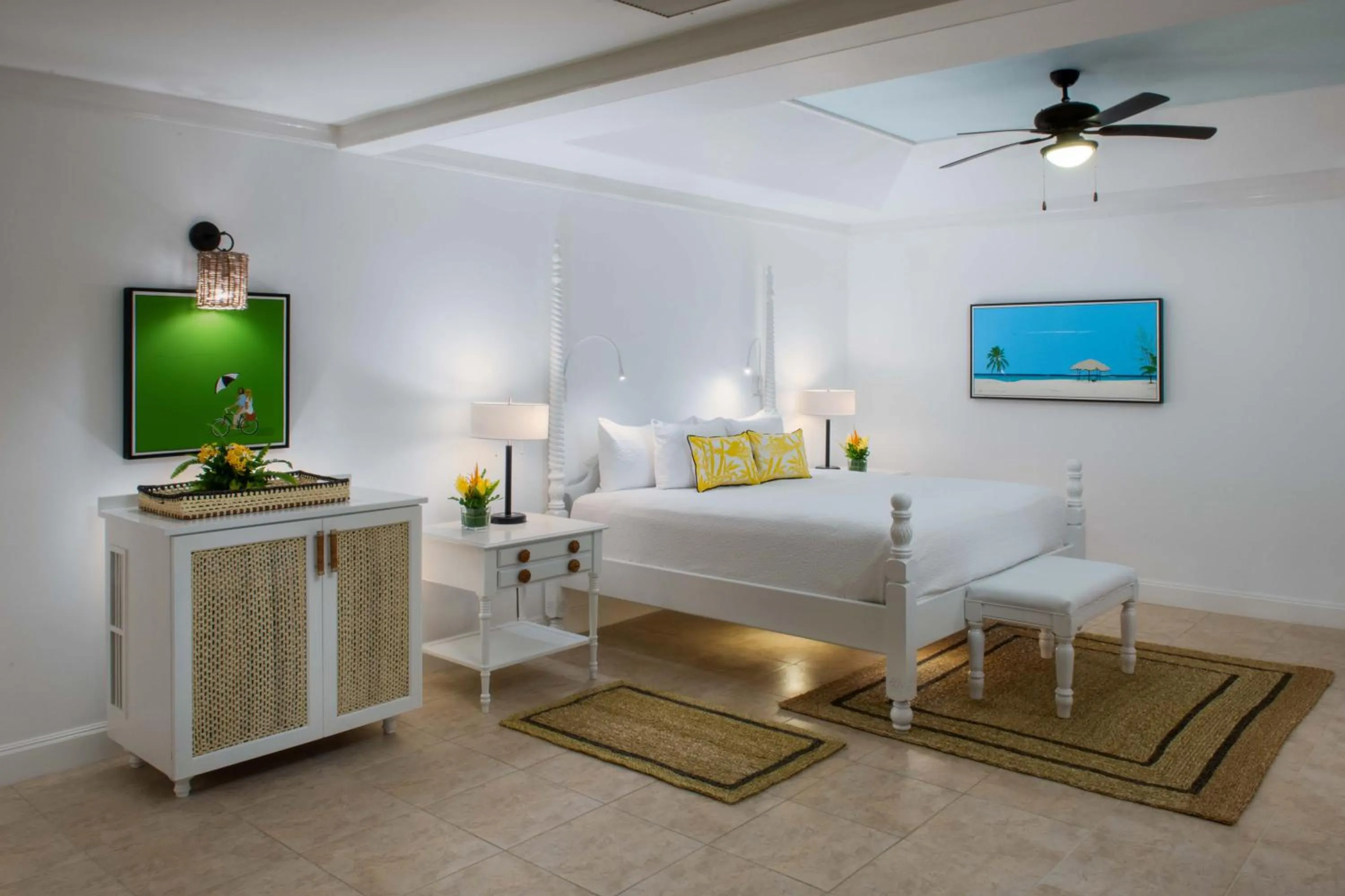 Bedroom, Bed in Half Moon