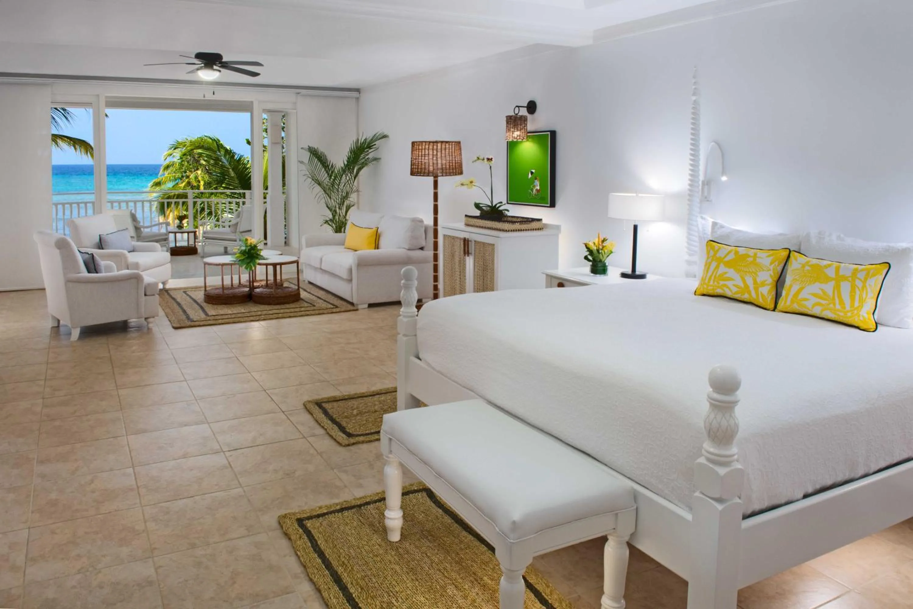 Bedroom, Bed in Half Moon