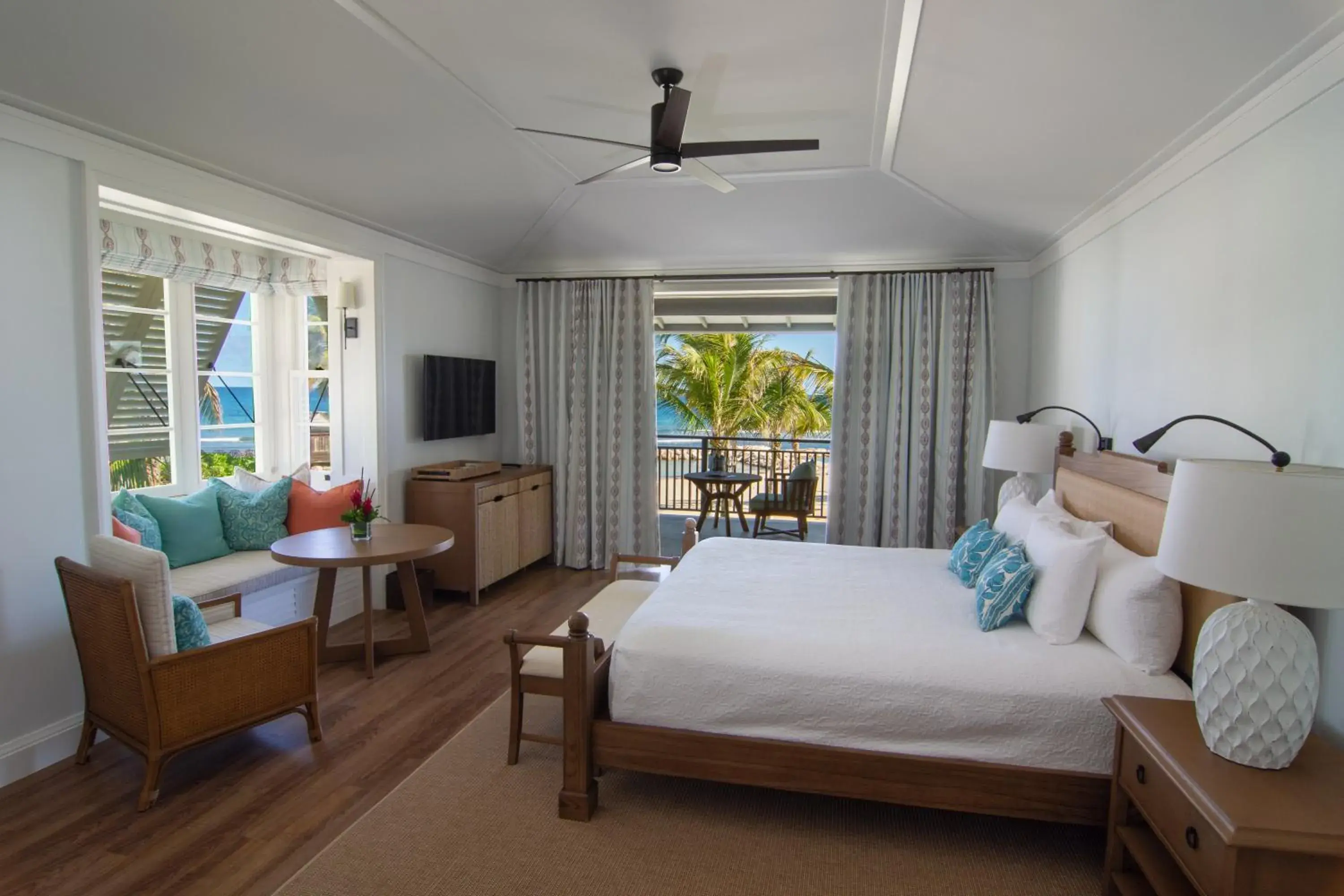 Bedroom, Bed in Half Moon Bedroom, Bed in Half Moon