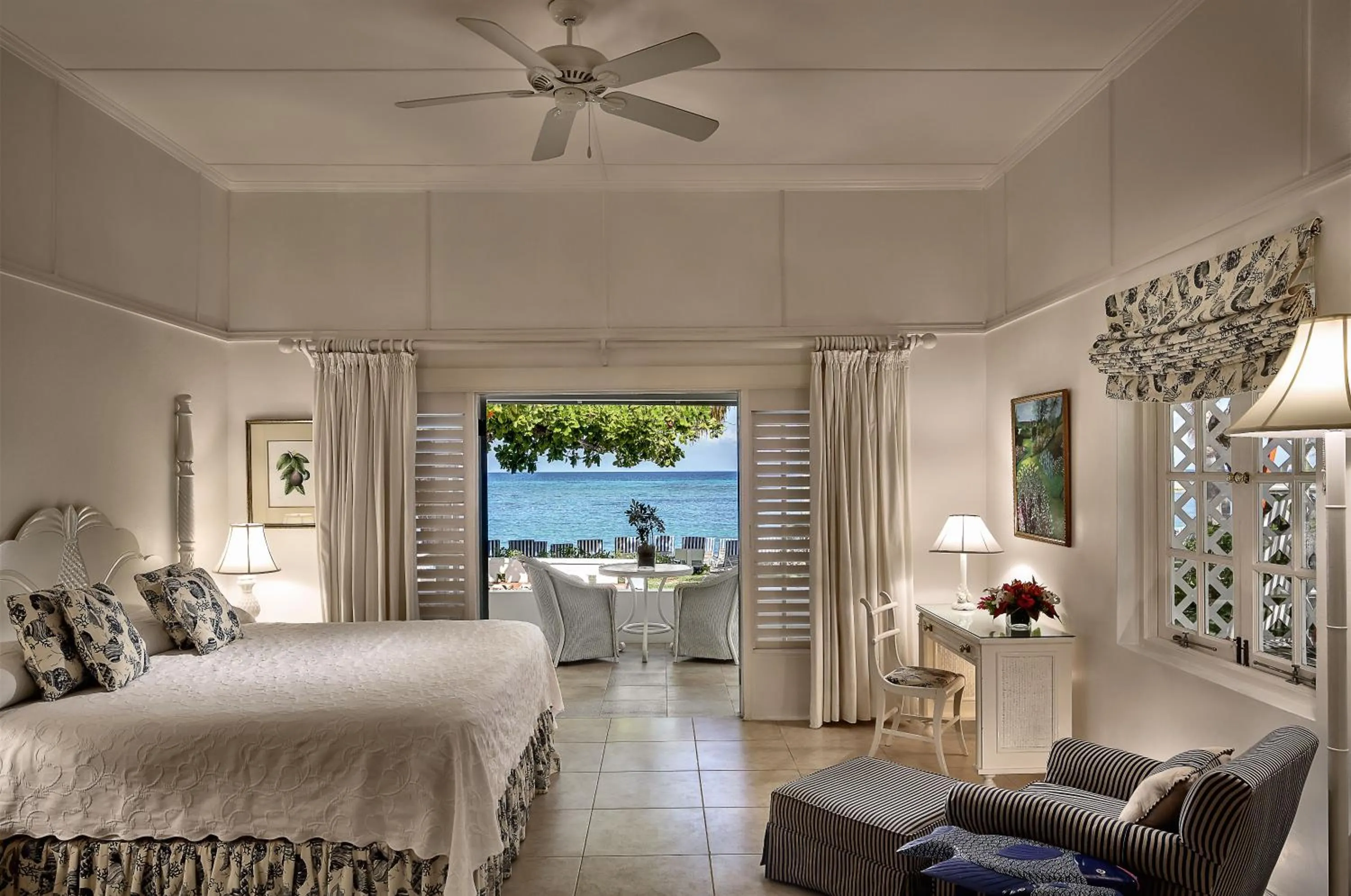 Sea view, Bed in Half Moon